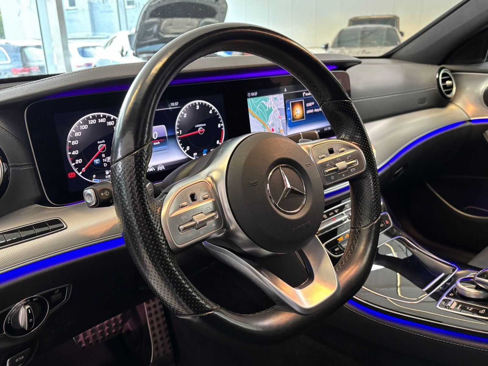 Fahrzeugabbildung Mercedes-Benz E 220 d 4M T AMG+DISTR+COMAND+STDZ+AHK+NIGHT+360