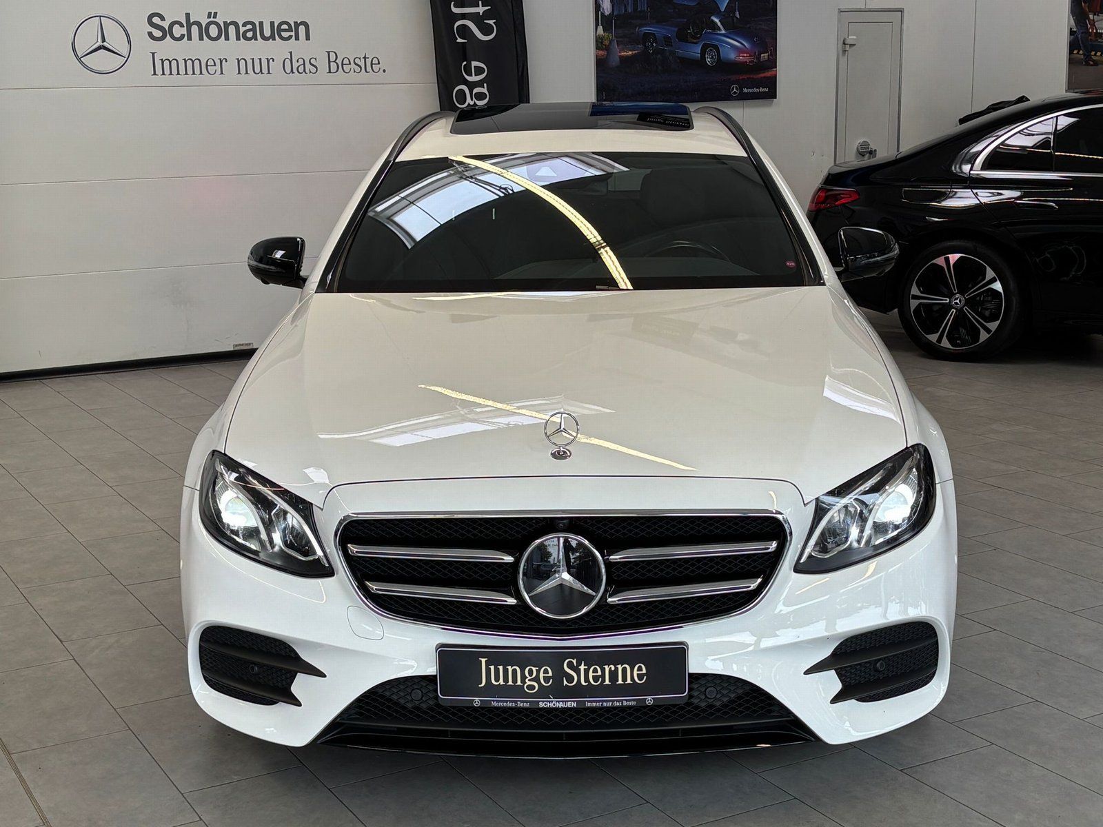 Fahrzeugabbildung Mercedes-Benz E 220 d 4M T AMG+DISTR+COMAND+STDZ+AHK+NIGHT+360