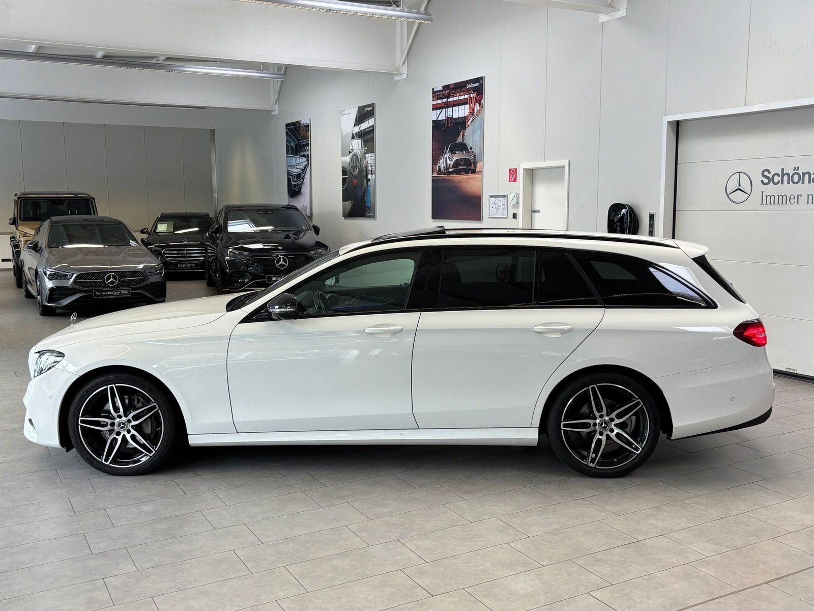 Fahrzeugabbildung Mercedes-Benz E 220 d 4M T AMG+DISTR+COMAND+STDZ+AHK+NIGHT+360