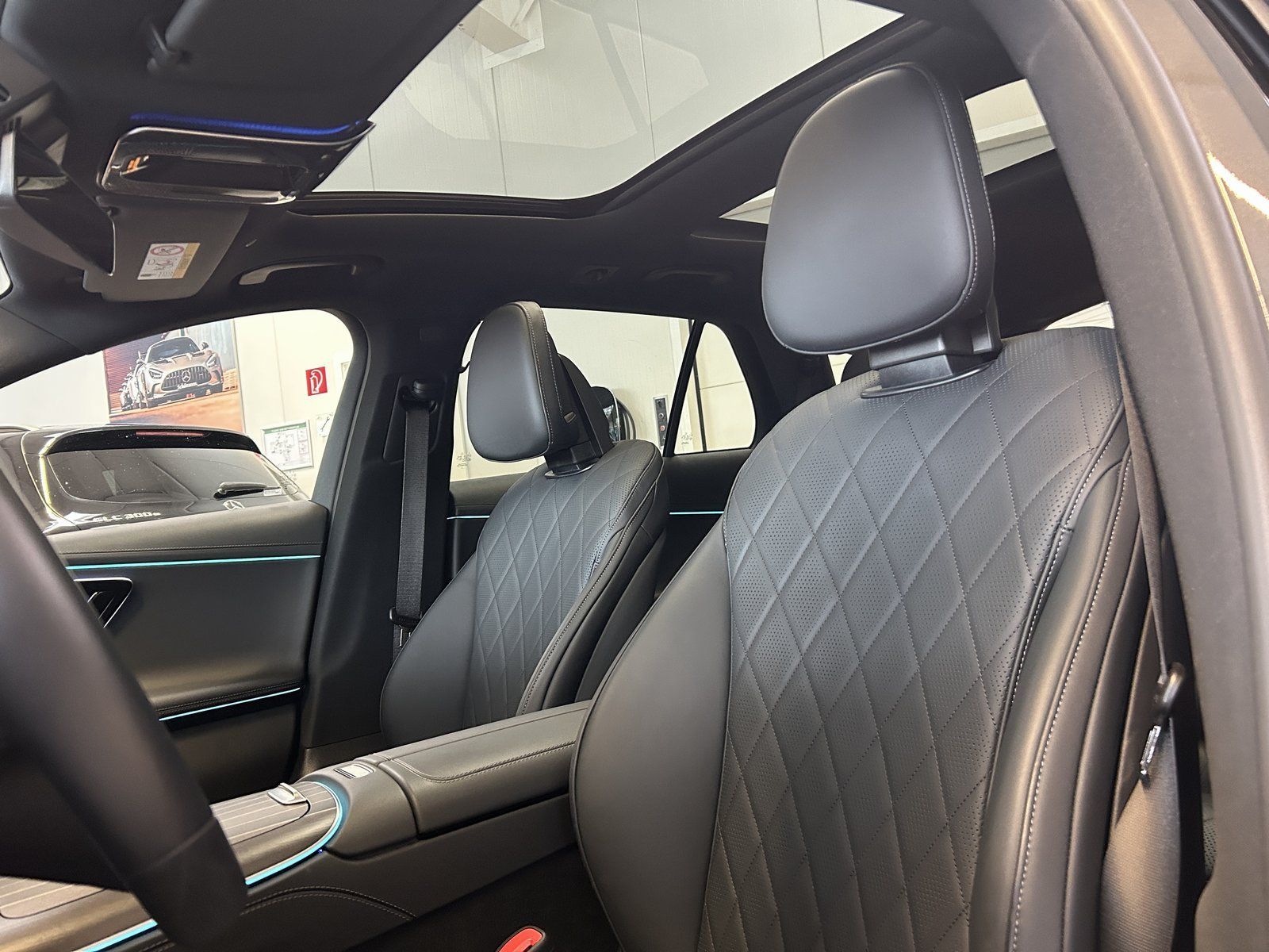 Fahrzeugabbildung Mercedes-Benz E 300e T AMG PANO+DISTR.+HUD+MEMORY+DIGITAL+AHK