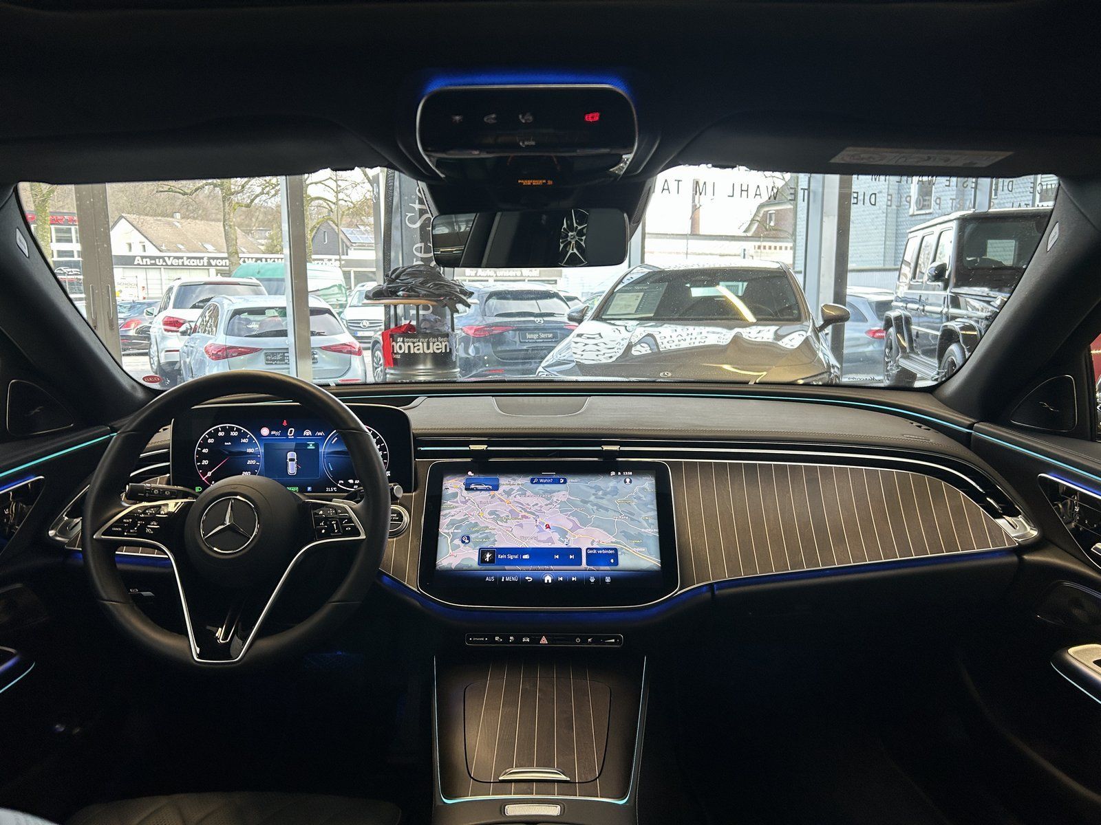 Fahrzeugabbildung Mercedes-Benz E 300e T AMG PANO+DISTR.+HUD+MEMORY+DIGITAL+AHK
