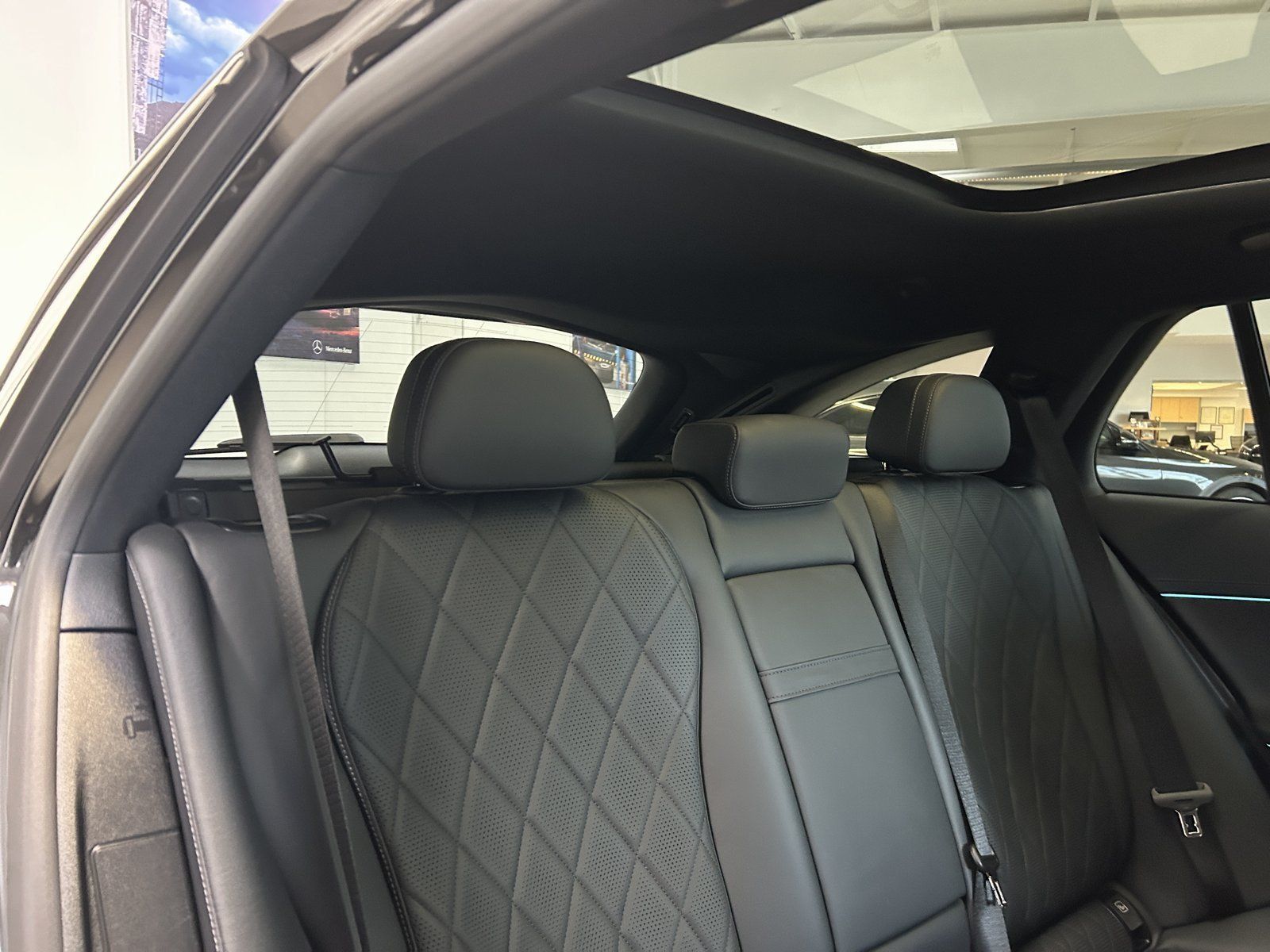 Fahrzeugabbildung Mercedes-Benz E 300e T AMG PANO+DISTR.+HUD+MEMORY+DIGITAL+AHK