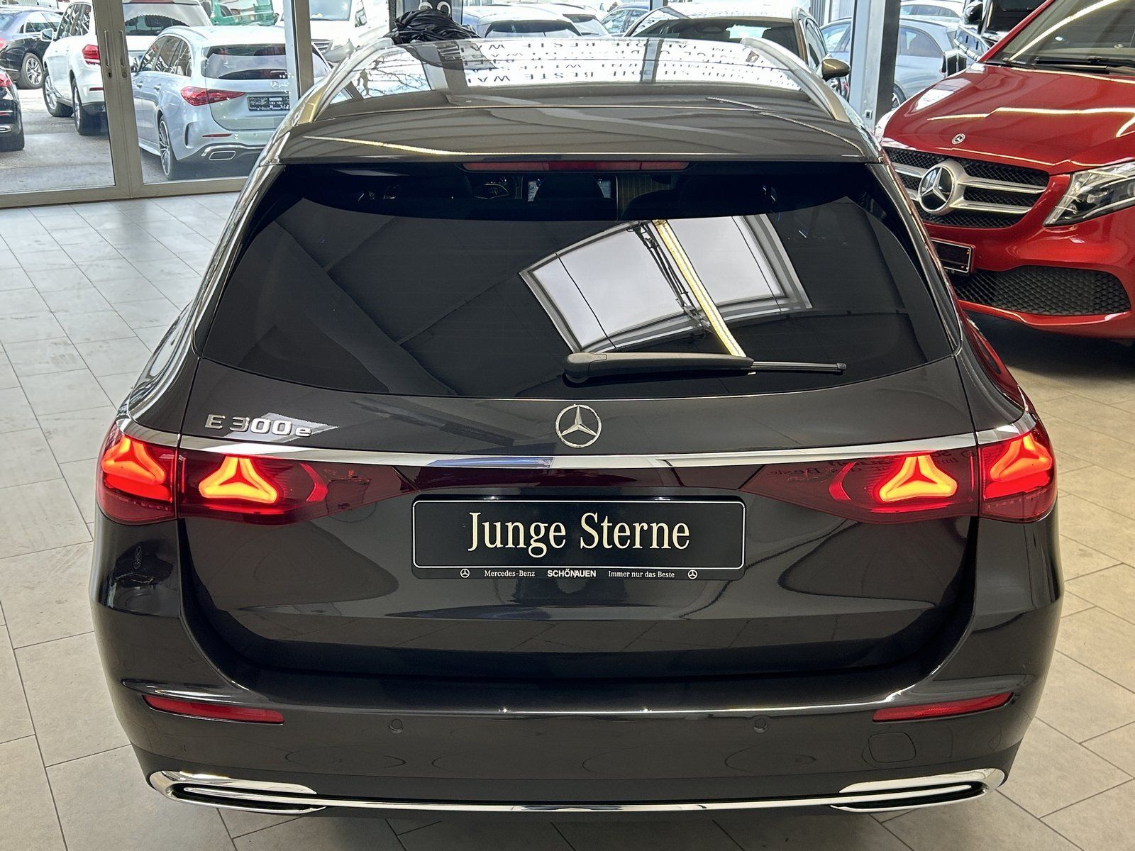 Fahrzeugabbildung Mercedes-Benz E 300e T AMG PANO+DISTR.+HUD+MEMORY+DIGITAL+AHK