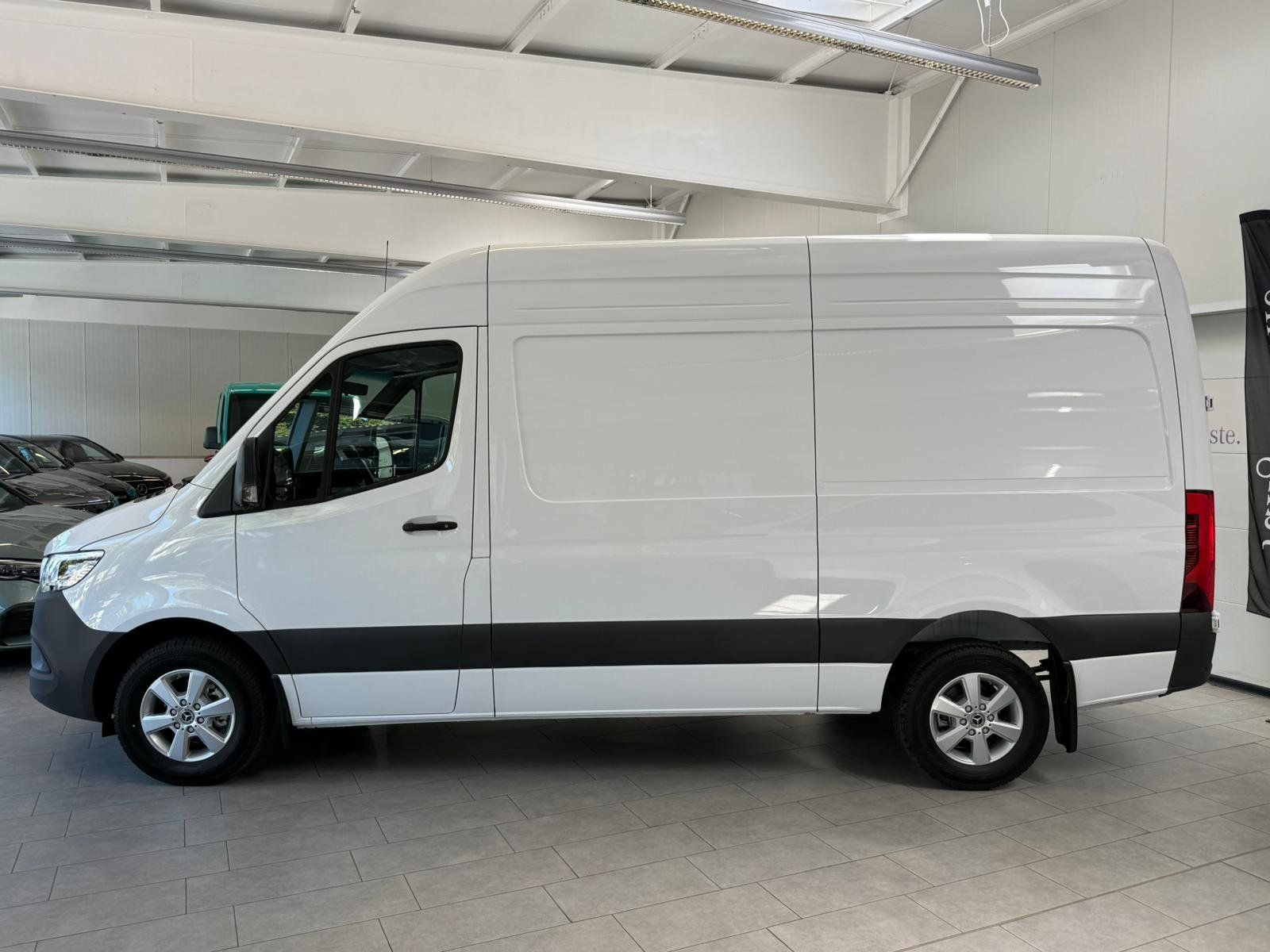 Fahrzeugabbildung Mercedes-Benz Sprinter 317 CDI SELECT L2H2+AHK3,5t+360°+CARPLA