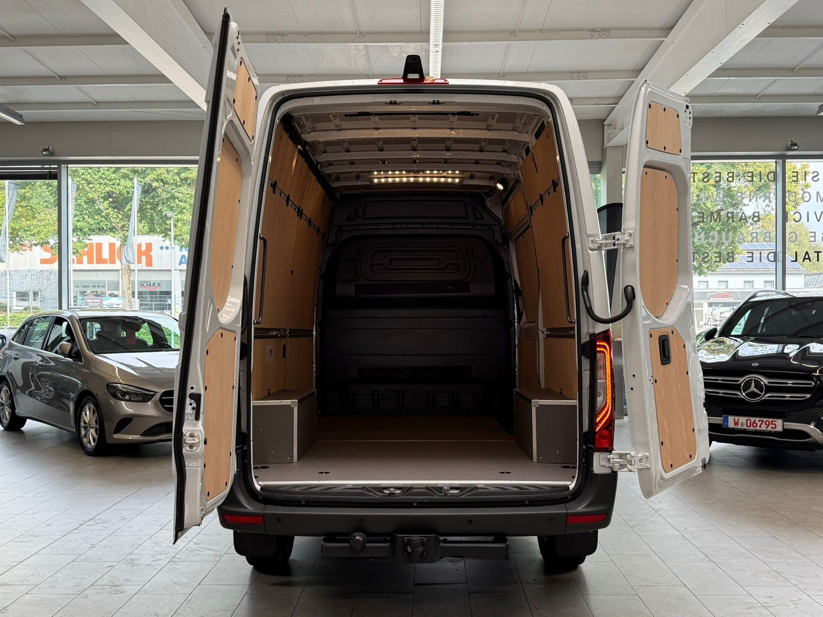 Fahrzeugabbildung Mercedes-Benz Sprinter 317 CDI SELECT L2H2+AHK3,5t+360°+CARPLA