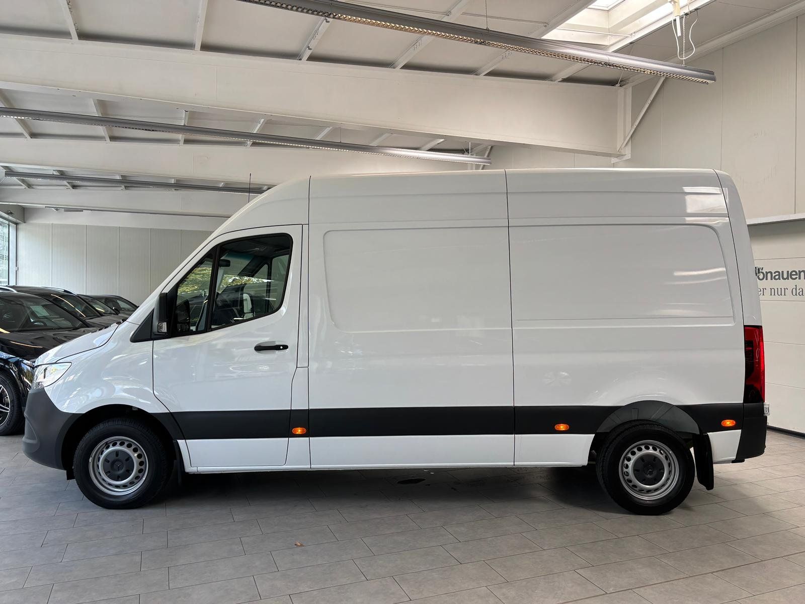 Fahrzeugabbildung Mercedes-Benz Sprinter 315 CDI Kasten L2H2 AHK+MBUX+KAMERA+SHZ
