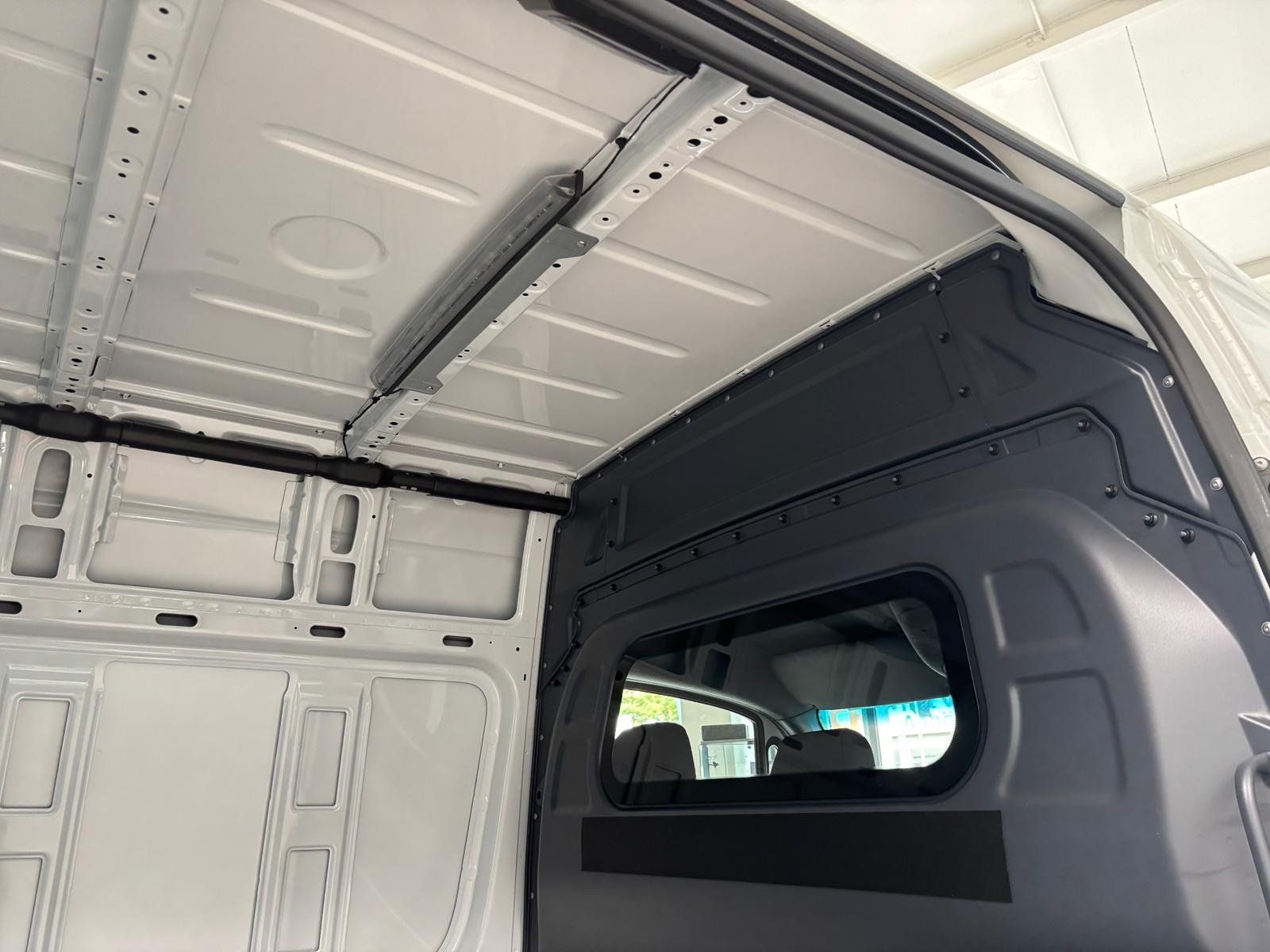 Fahrzeugabbildung Mercedes-Benz Sprinter 315 CDI Kasten L2H2 AHK+MBUX+KAMERA+SHZ