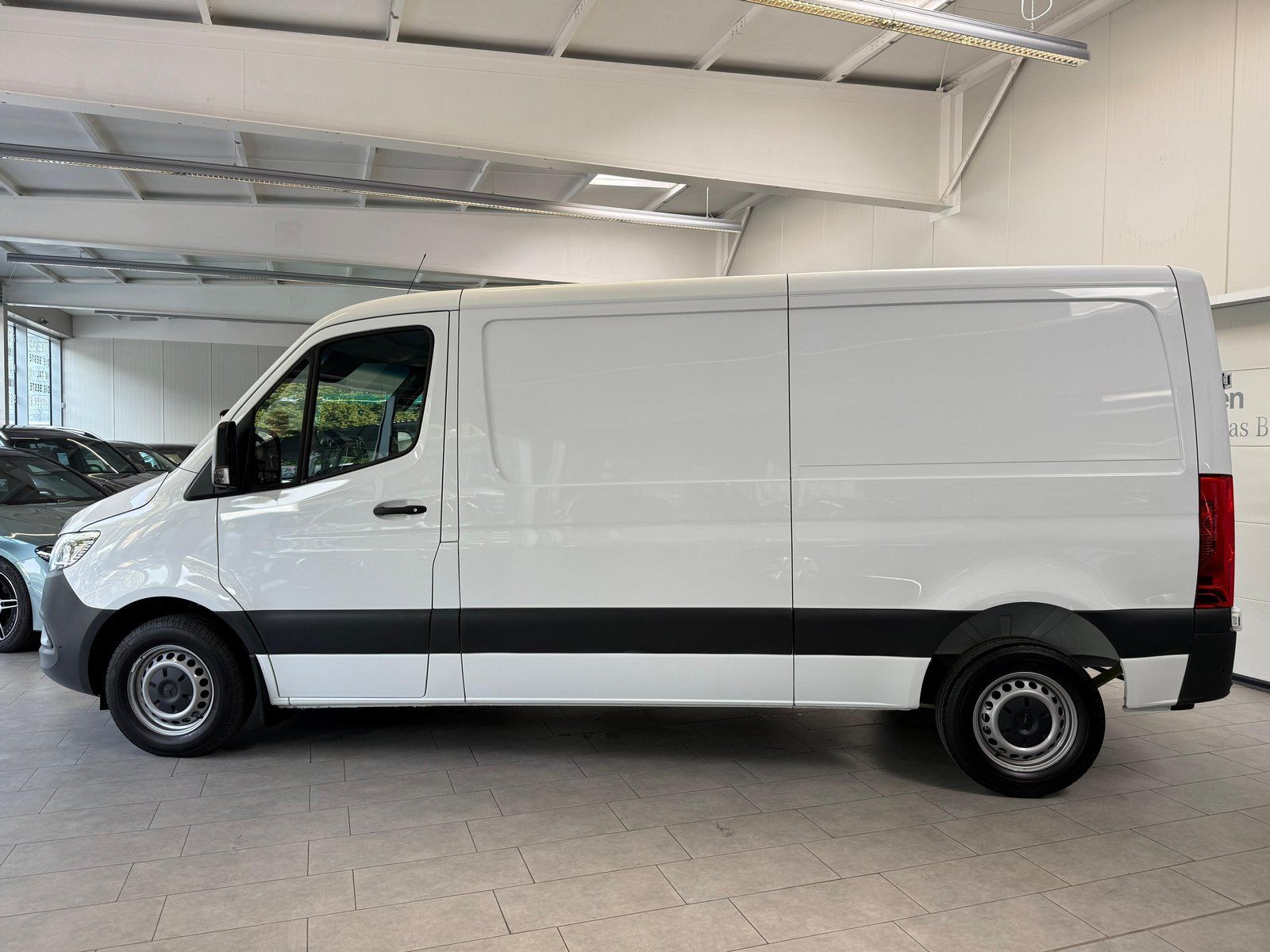 Fahrzeugabbildung Mercedes-Benz Sprinter 315 Kasten Standard LED+STDHZ+SCHWING