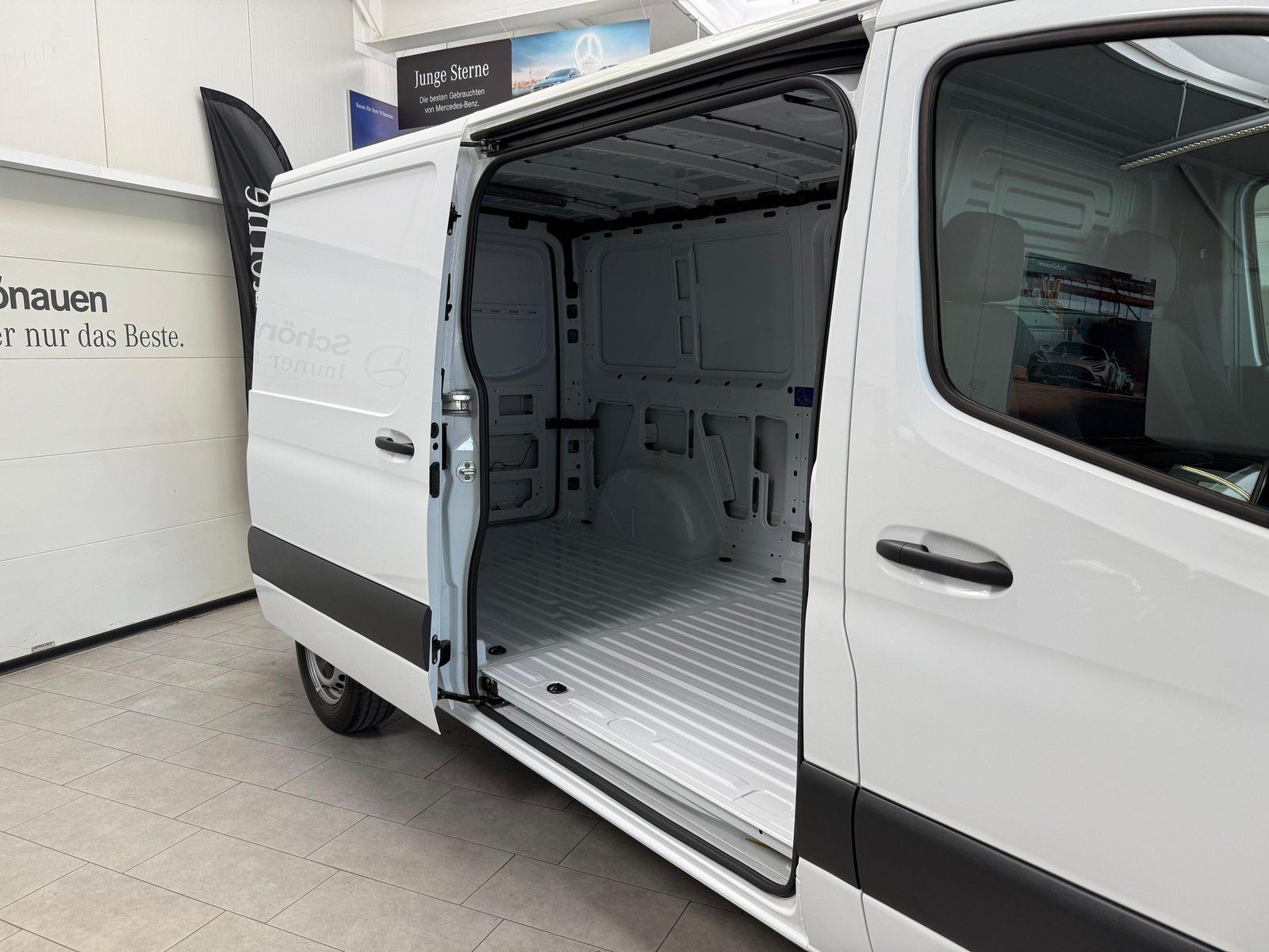 Fahrzeugabbildung Mercedes-Benz Sprinter 315 Kasten Standard LED+STDHZ+SCHWING
