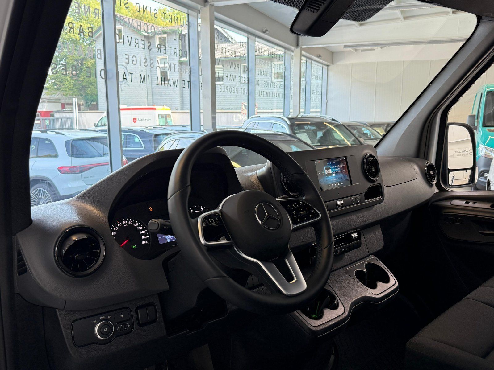 Fahrzeugabbildung Mercedes-Benz Sprinter 315 CDI Standard PRITSCHE+9G+MBUX+AHK