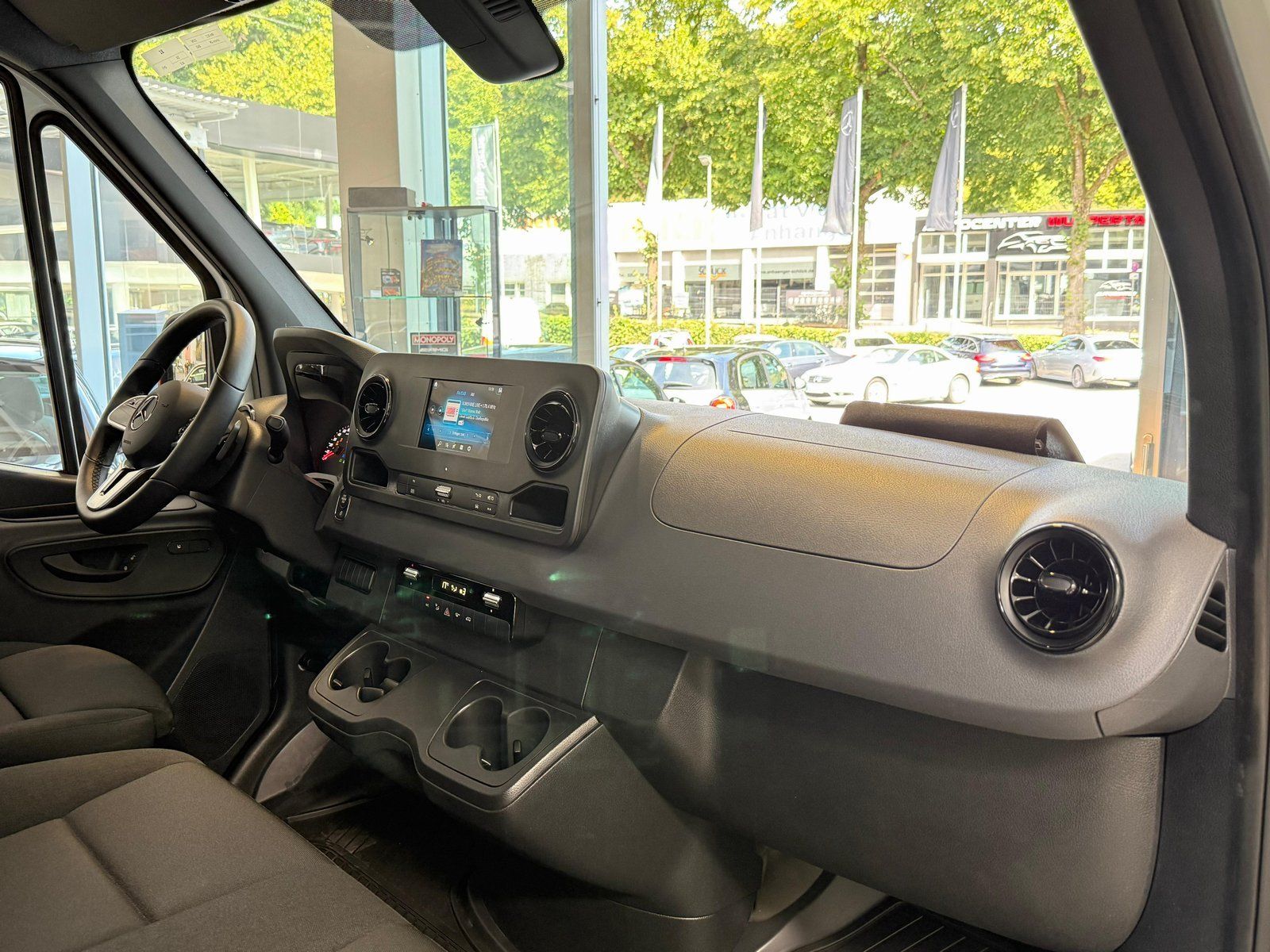 Fahrzeugabbildung Mercedes-Benz Sprinter 315 CDI Standard PRITSCHE+9G+MBUX+AHK