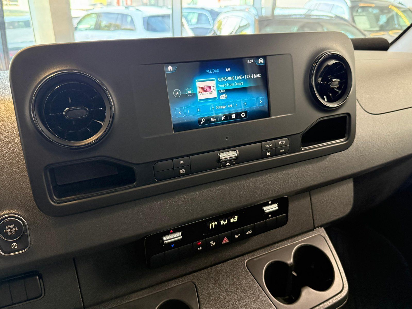 Fahrzeugabbildung Mercedes-Benz Sprinter 315 CDI Standard PRITSCHE+9G+MBUX+AHK