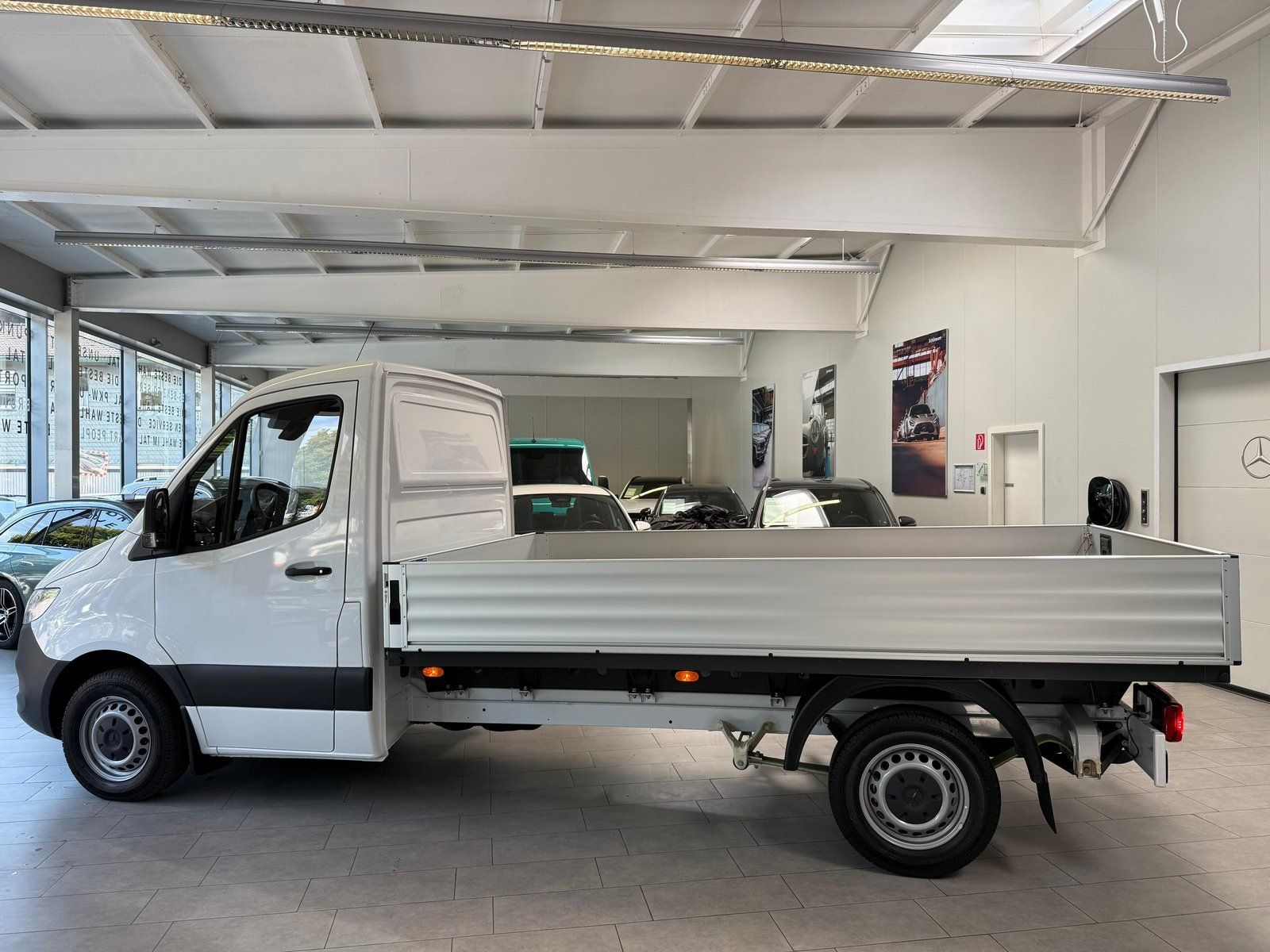 Fahrzeugabbildung Mercedes-Benz Sprinter 315 CDI Standard PRITSCHE+9G+MBUX+AHK
