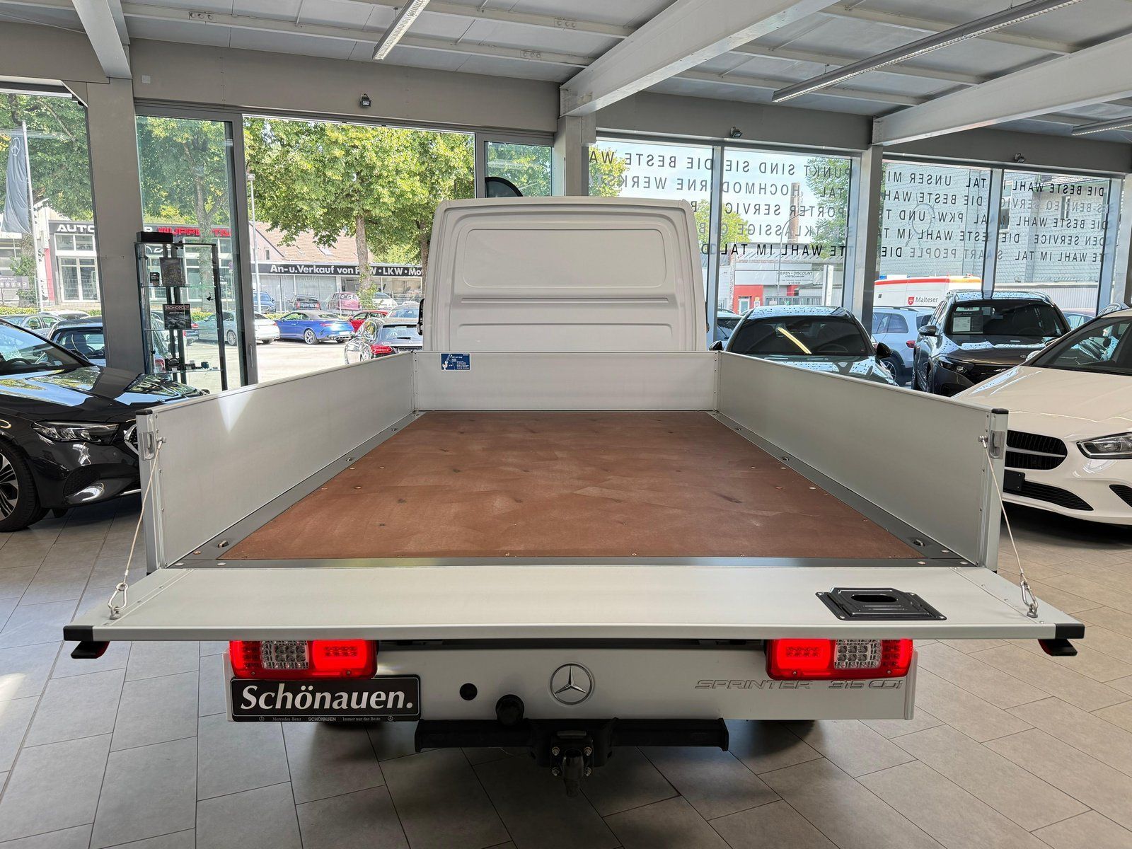 Fahrzeugabbildung Mercedes-Benz Sprinter 315 CDI Standard PRITSCHE+9G+MBUX+AHK
