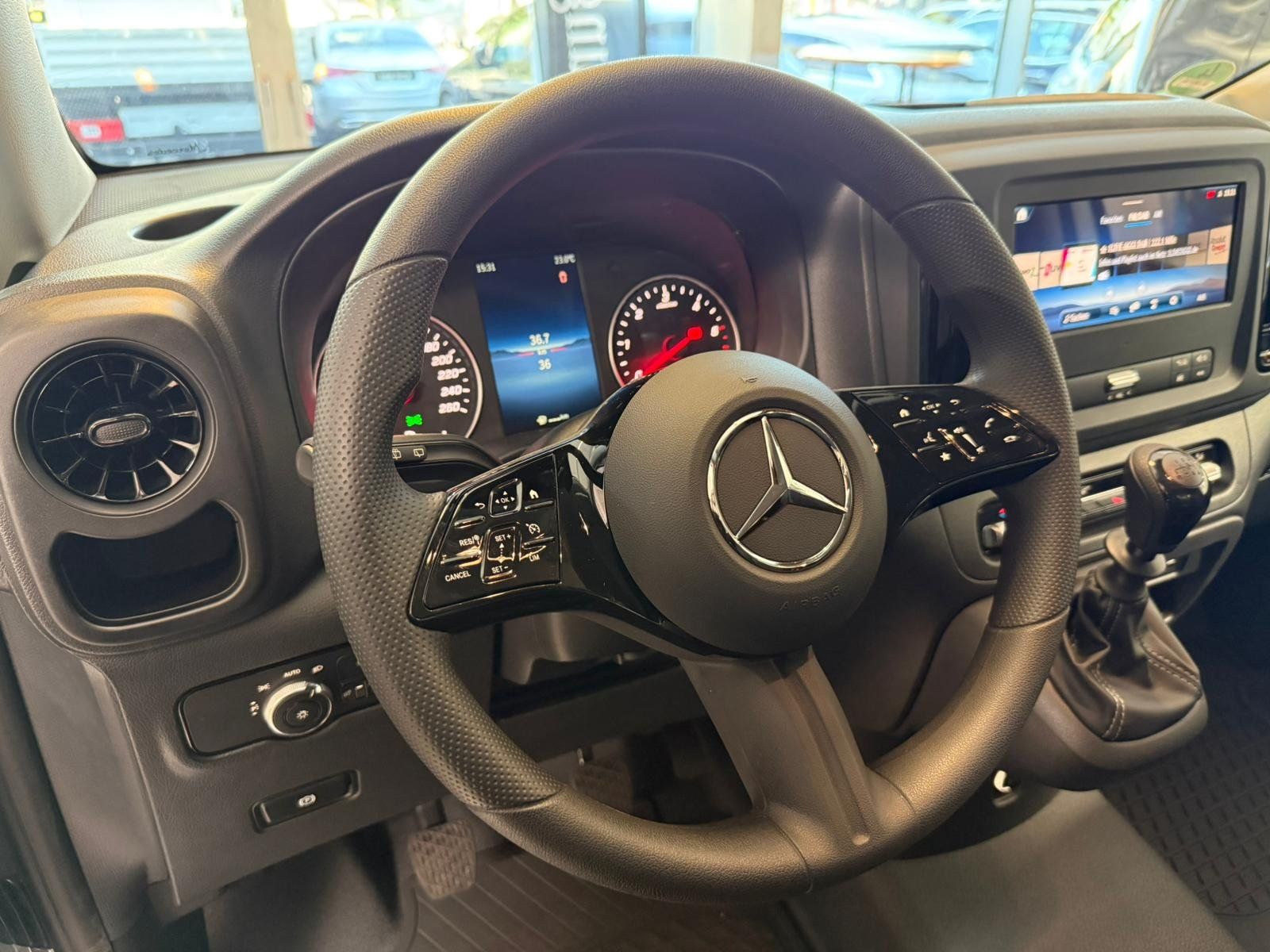 Fahrzeugabbildung Mercedes-Benz Vito 110 KA Kompakt FACELIFT+FLÜGEL270°+MBUX+PTS