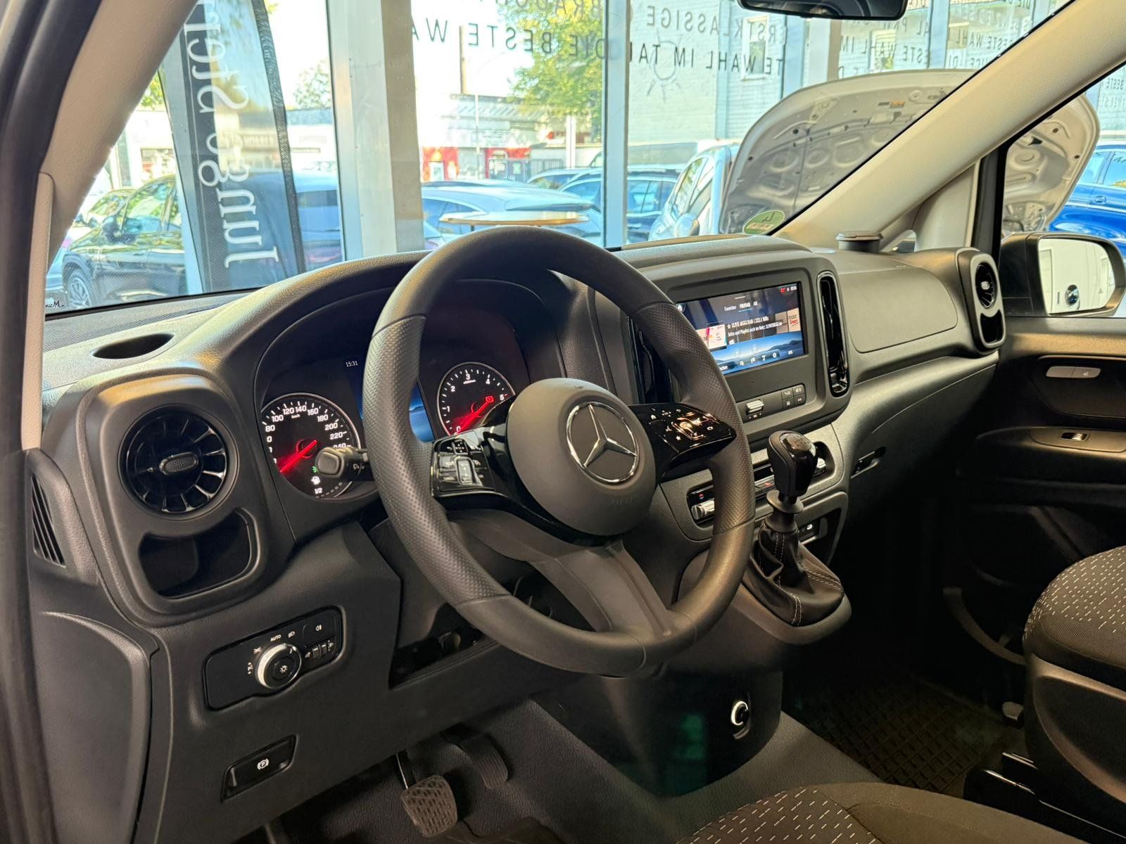 Fahrzeugabbildung Mercedes-Benz Vito 110 KA Kompakt FACELIFT+FLÜGEL270°+MBUX+PTS