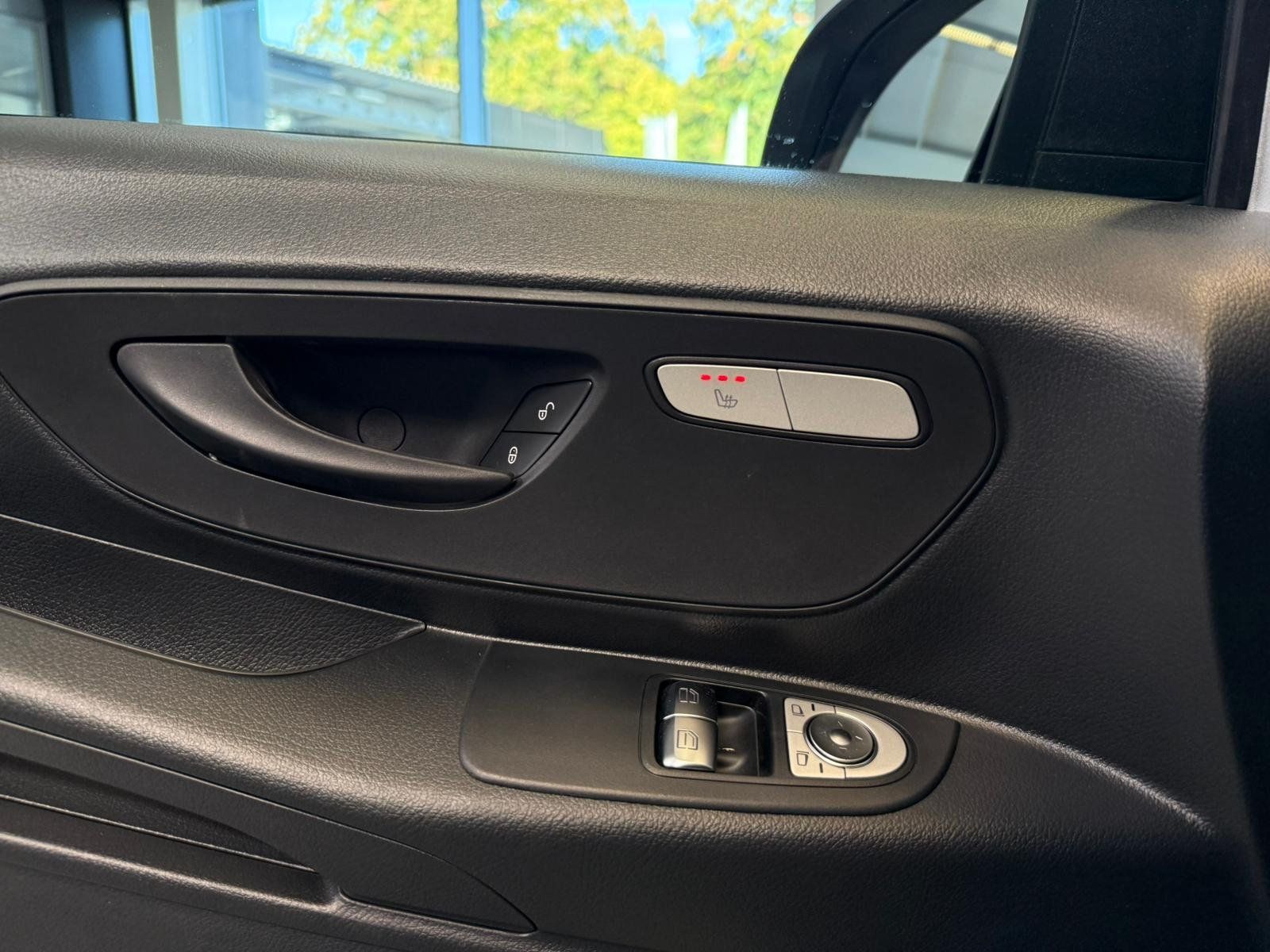 Fahrzeugabbildung Mercedes-Benz Vito 110 KA Kompakt FACELIFT+FLÜGEL270°+MBUX+PTS