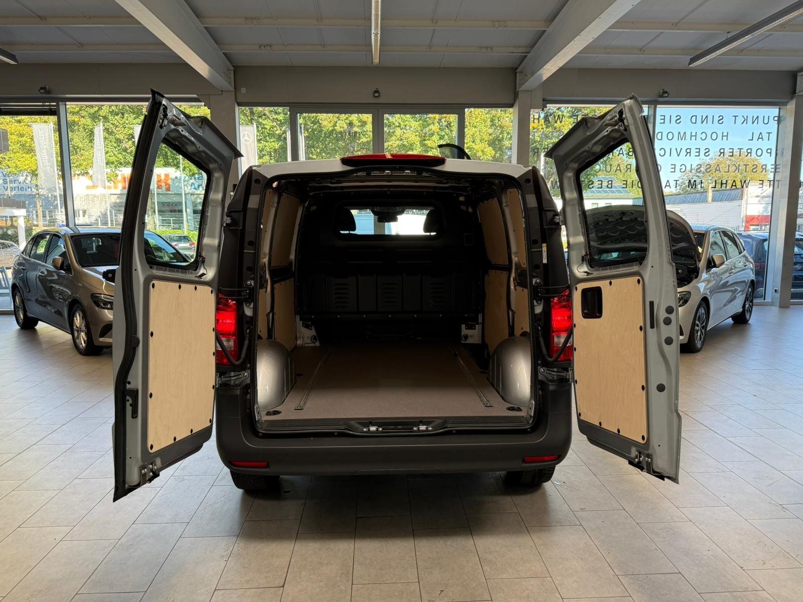 Fahrzeugabbildung Mercedes-Benz Vito 110 KA Kompakt FACELIFT+FLÜGEL270°+MBUX+PTS