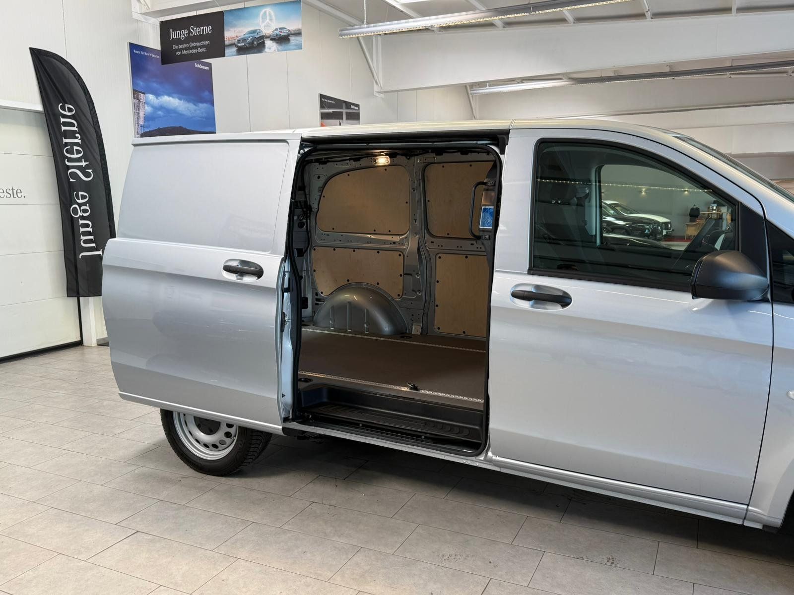 Fahrzeugabbildung Mercedes-Benz Vito 110 KA Kompakt FACELIFT+FLÜGEL270°+MBUX+PTS