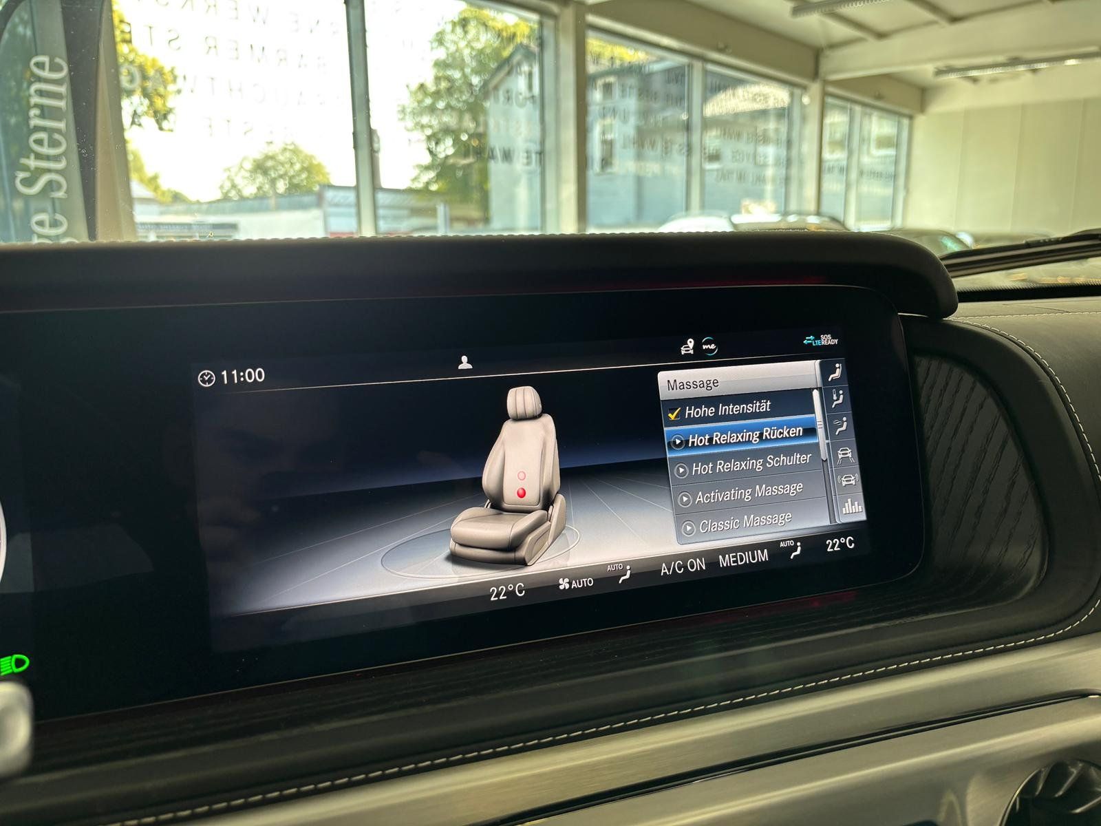 Fahrzeugabbildung Mercedes-Benz G 400d AMG+DISTR+STDHZ+AHK+MBEAM+BURMES+NIGHT II