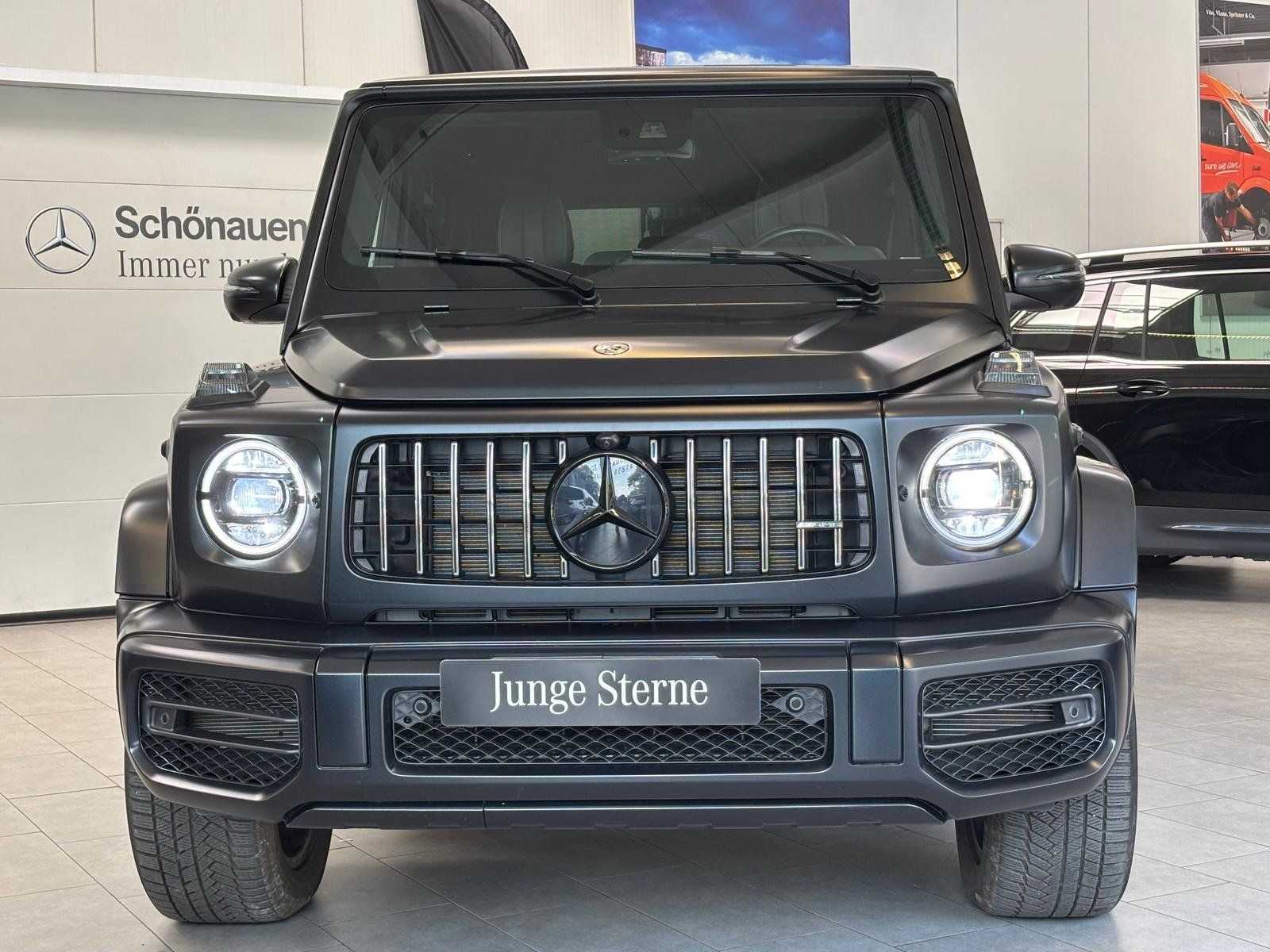 Fahrzeugabbildung Mercedes-Benz G 400d AMG+DISTR+STDHZ+AHK+MBEAM+BURMES+NIGHT II