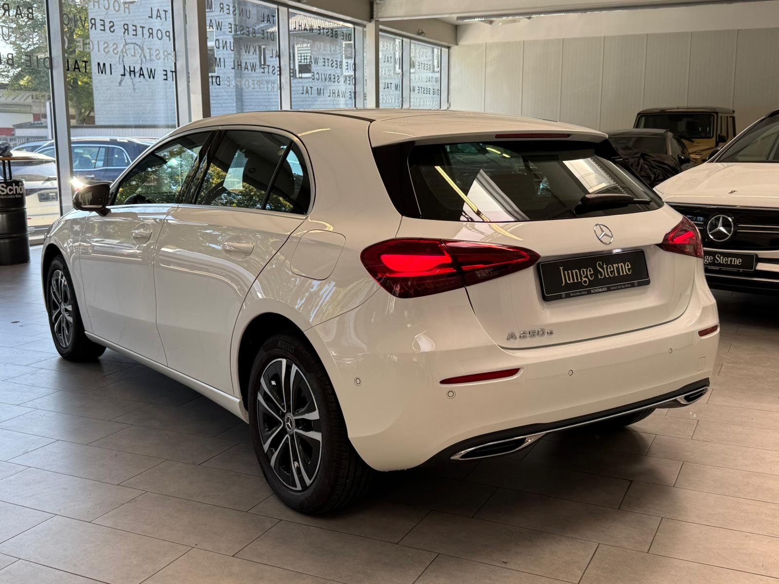 Fahrzeugabbildung Mercedes-Benz A 250e Progressive CARPLAY+360°+NAVI+TOTW+LED