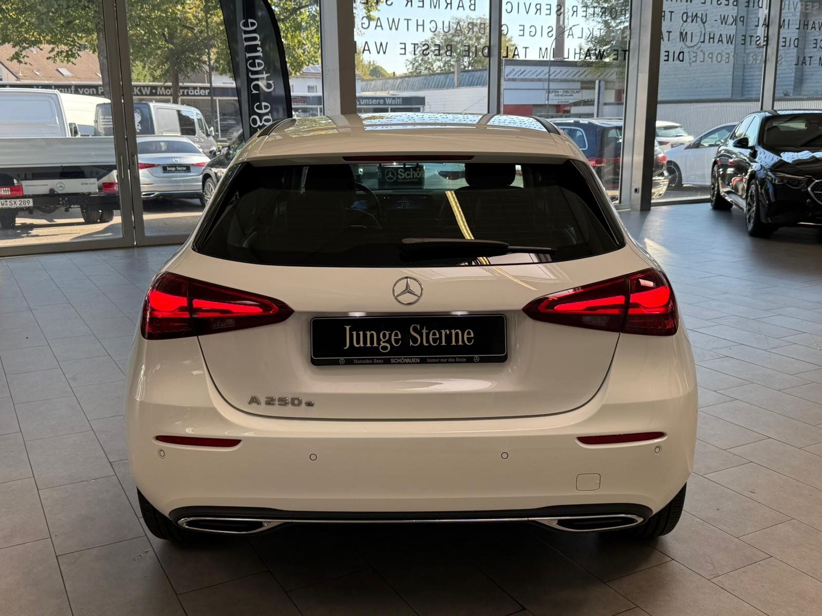 Fahrzeugabbildung Mercedes-Benz A 250e Progressive CARPLAY+360°+NAVI+TOTW+LED