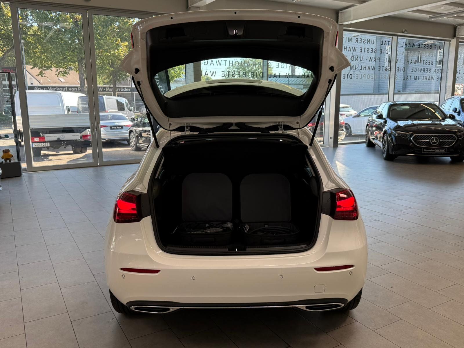 Fahrzeugabbildung Mercedes-Benz A 250e Progressive CARPLAY+360°+NAVI+TOTW+LED