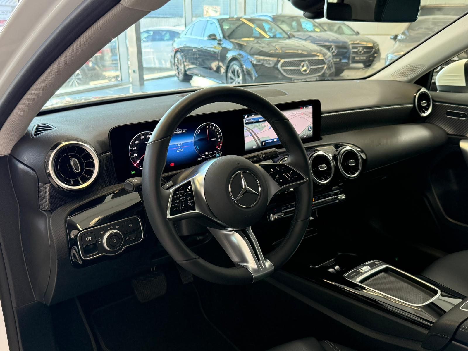 Fahrzeugabbildung Mercedes-Benz A 250e Progressive CARPLAY+360°+NAVI+TOTW+LED