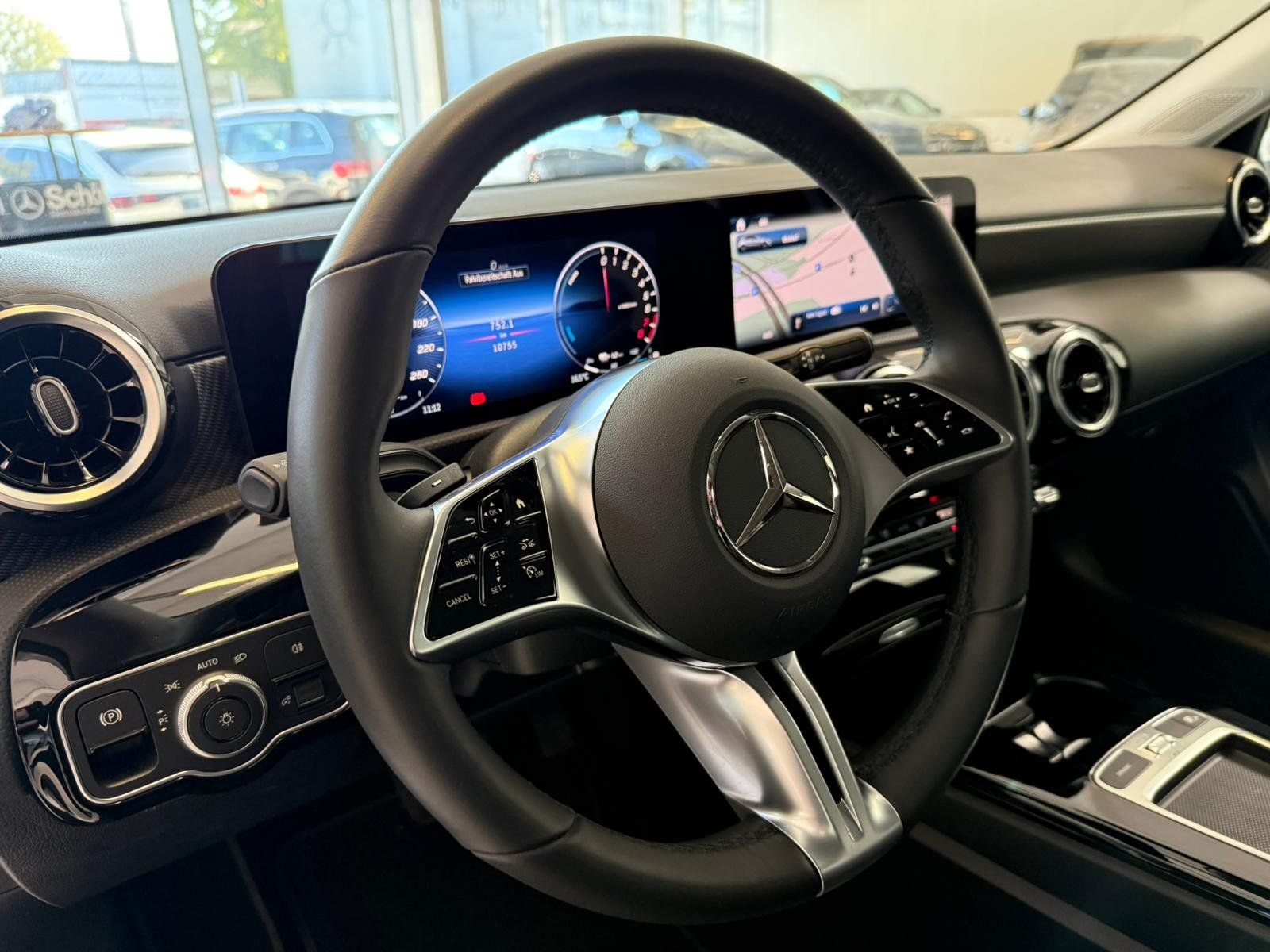 Fahrzeugabbildung Mercedes-Benz A 250e Progressive CARPLAY+360°+NAVI+TOTW+LED