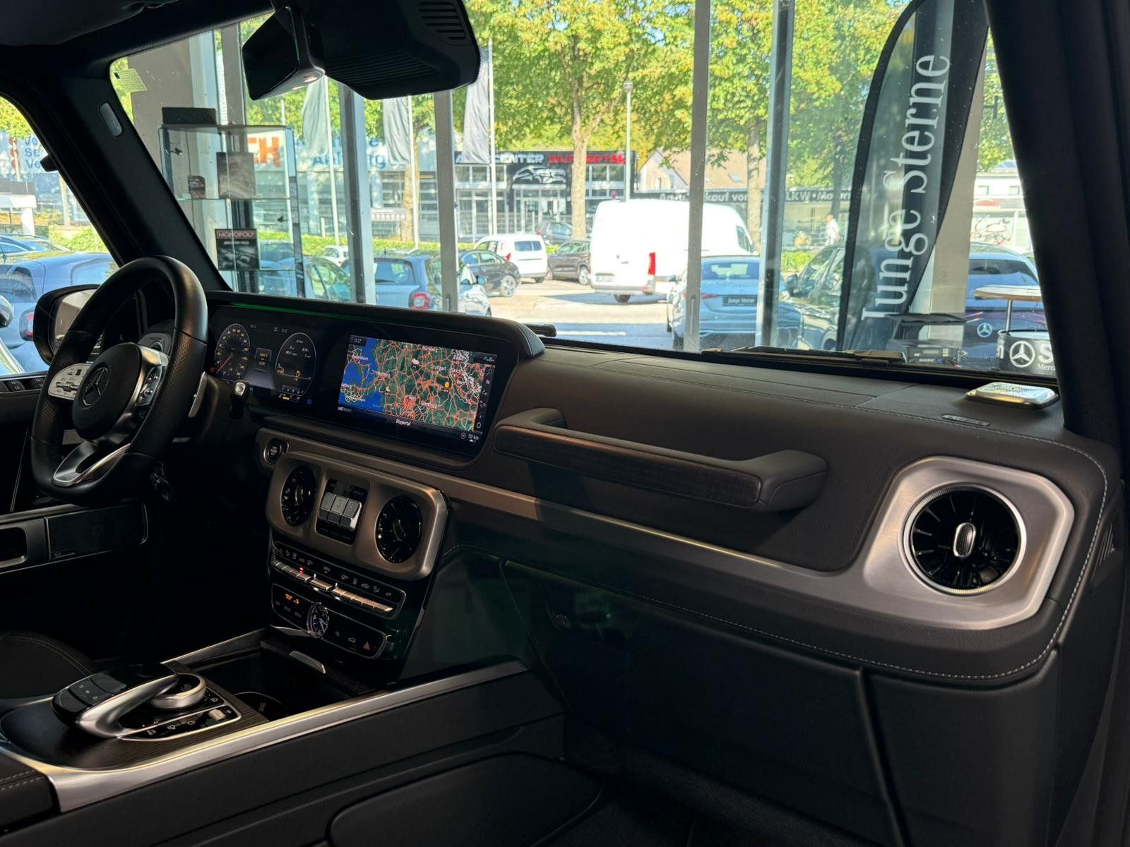 Fahrzeugabbildung Mercedes-Benz G 500 AMG+STDHZ+DISTR+COMAND+AHK+BURM+MBEAM+360°