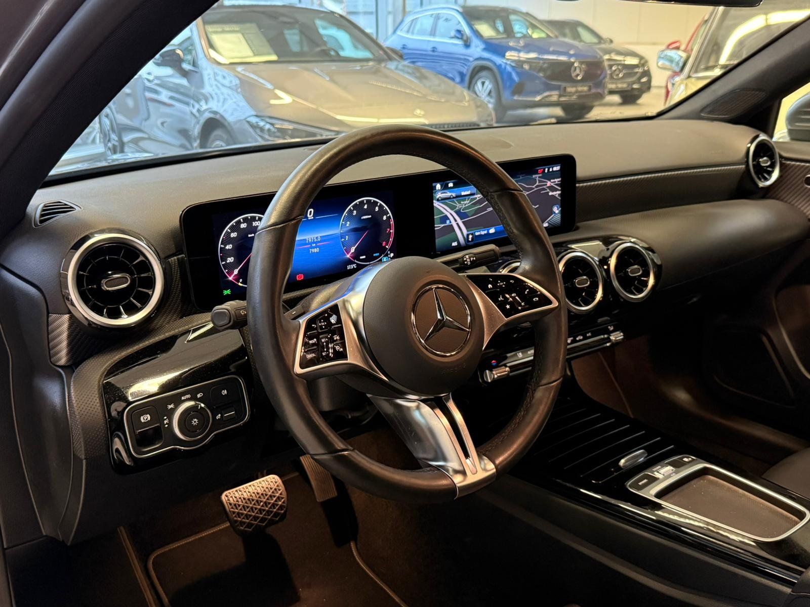 Fahrzeugabbildung Mercedes-Benz A 180 Kompaktlimousine PROGRESSIVE ADV.+VOLLDIGI