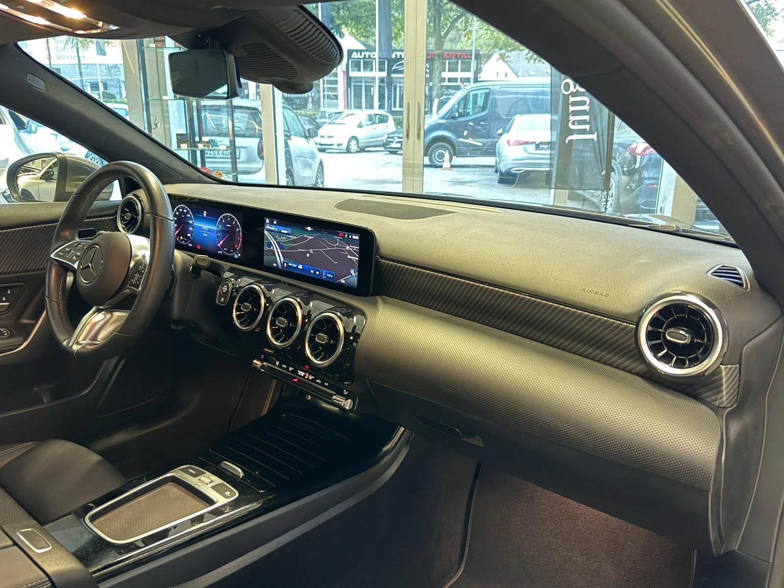 Fahrzeugabbildung Mercedes-Benz A 180 Kompaktlimousine PROGRESSIVE ADV.+VOLLDIGI