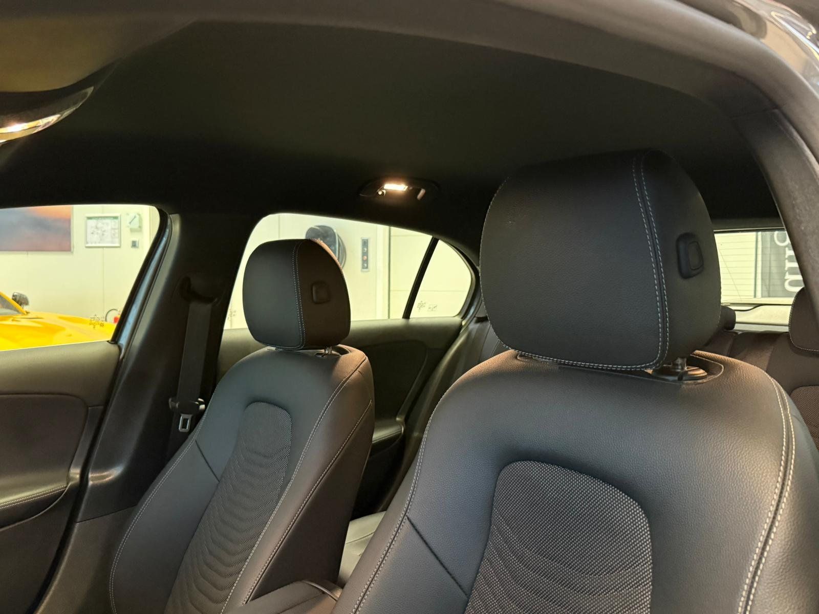 Fahrzeugabbildung Mercedes-Benz A 180 Kompaktlimousine PROGRESSIVE ADV.+VOLLDIGI