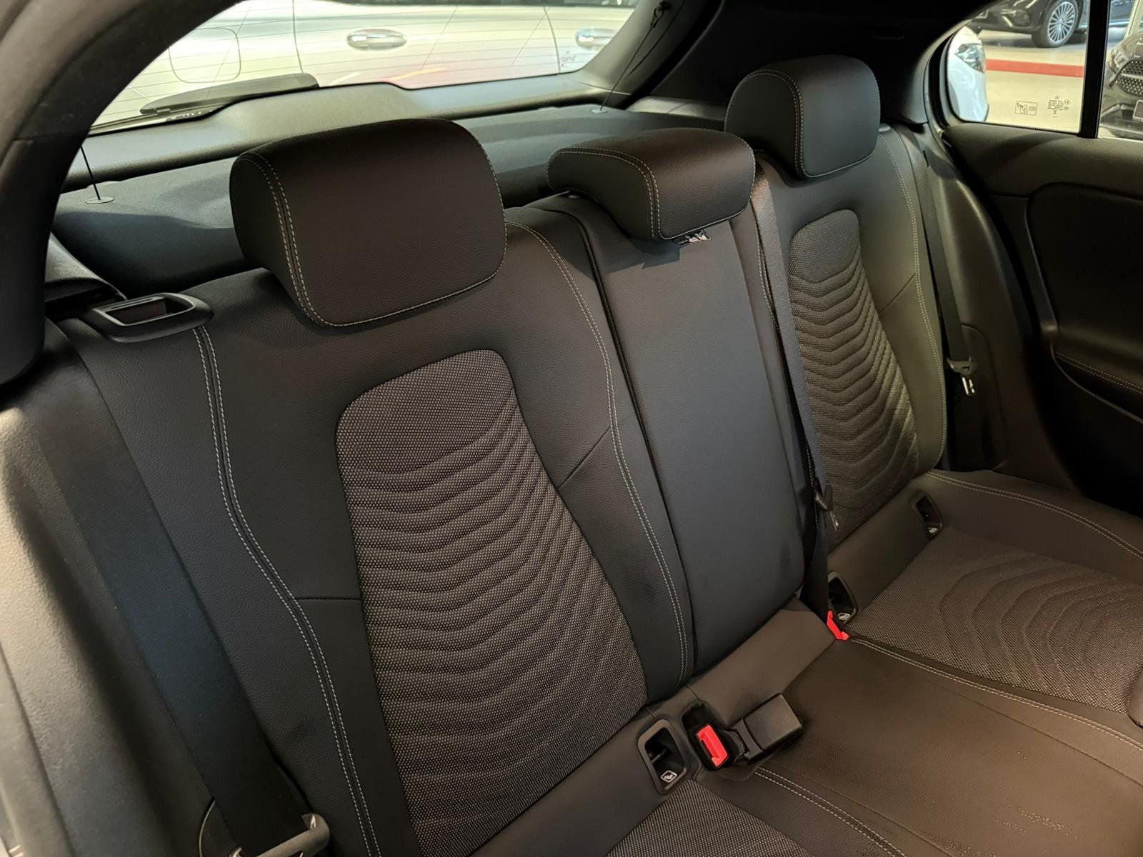Fahrzeugabbildung Mercedes-Benz A 180 Kompaktlimousine PROGRESSIVE ADV.+VOLLDIGI