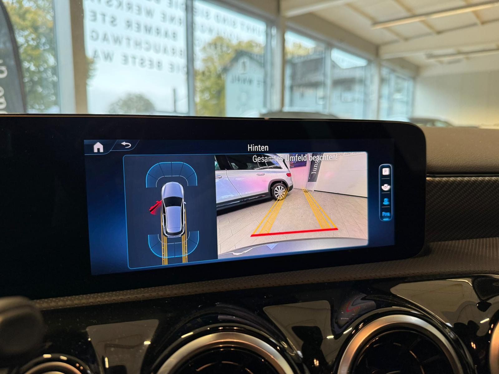Fahrzeugabbildung Mercedes-Benz A 180 Kompaktlimousine PROGRESSIVE ADV.+VOLLDIGI
