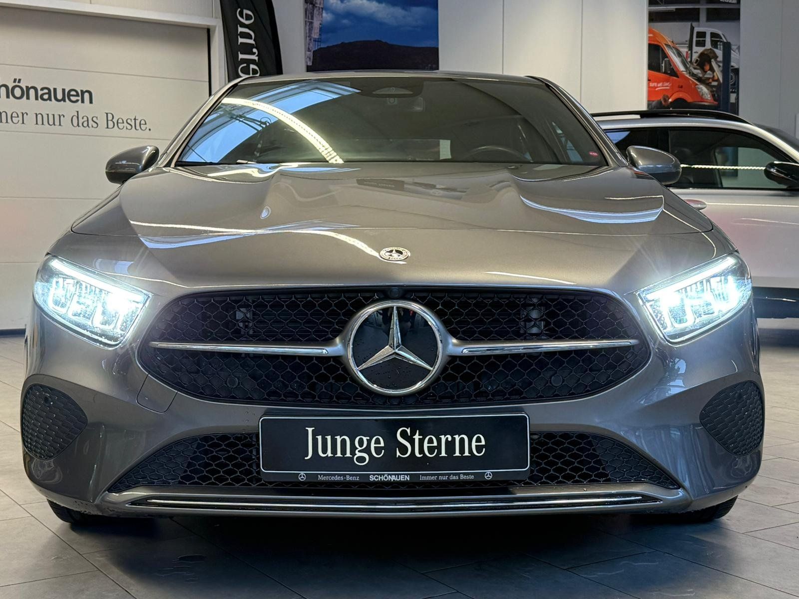Fahrzeugabbildung Mercedes-Benz A 180 Kompaktlimousine PROGRESSIVE ADV.+VOLLDIGI