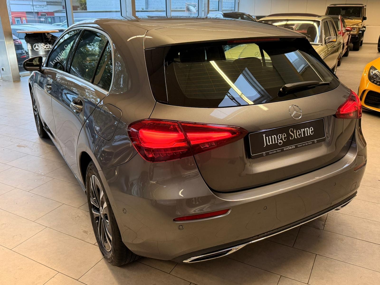 Fahrzeugabbildung Mercedes-Benz A 180 Kompaktlimousine PROGRESSIVE ADV.+VOLLDIGI