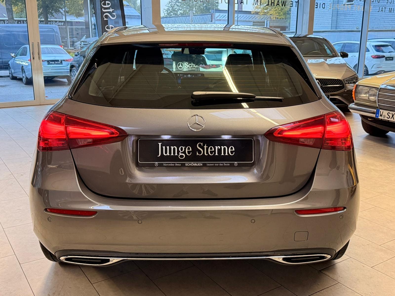 Fahrzeugabbildung Mercedes-Benz A 180 Kompaktlimousine PROGRESSIVE ADV.+VOLLDIGI