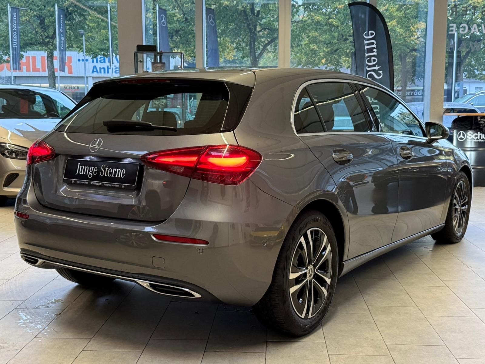 Fahrzeugabbildung Mercedes-Benz A 180 Kompaktlimousine PROGRESSIVE ADV.+VOLLDIGI