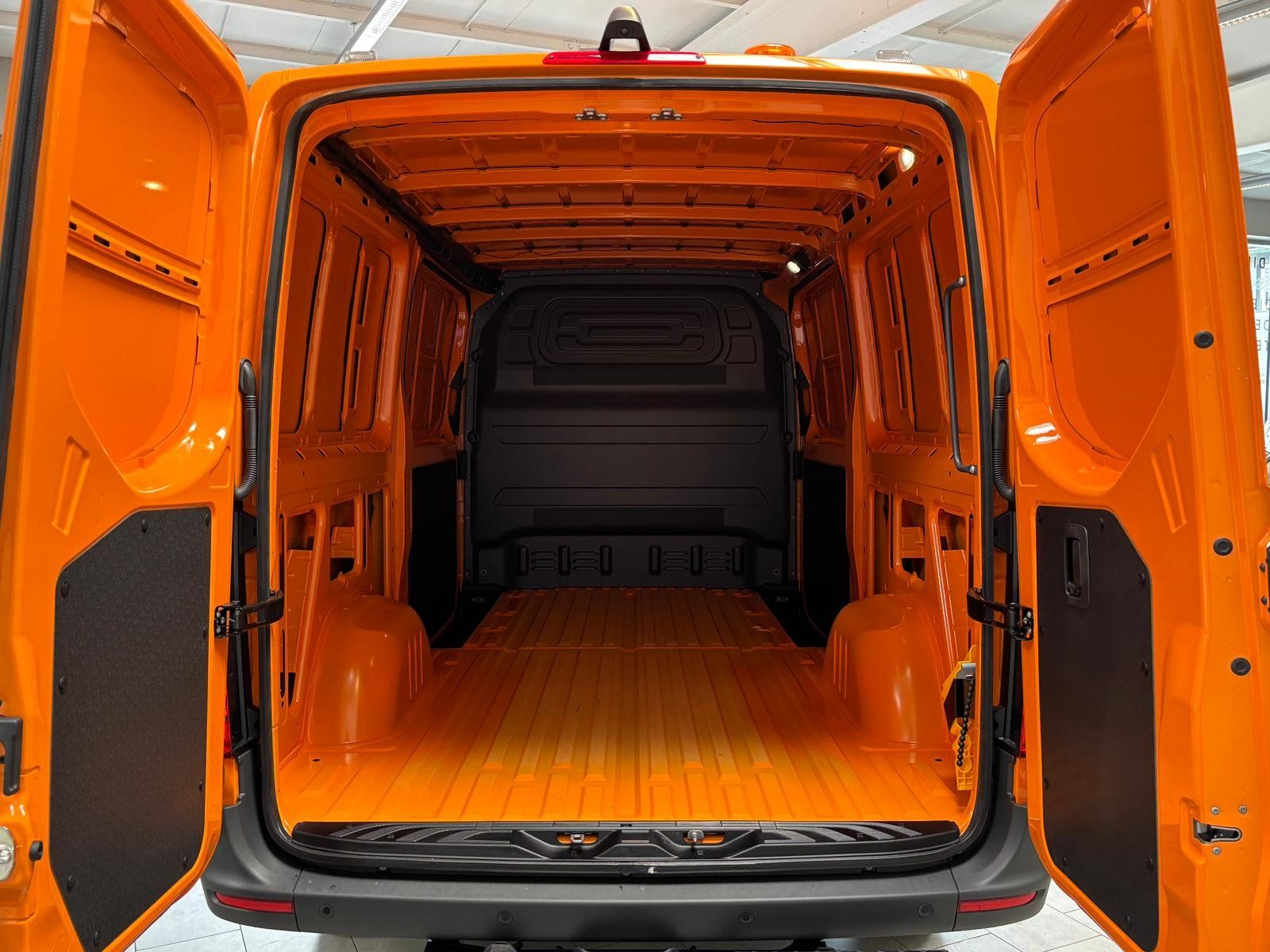 Fahrzeugabbildung Mercedes-Benz Sprinter 319 CDI KA L2H1 BASIS ROHRREINIGER LED