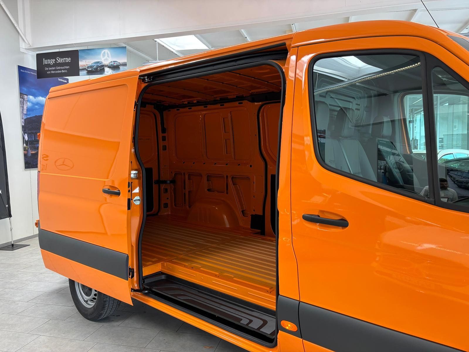 Fahrzeugabbildung Mercedes-Benz Sprinter 319 CDI KA L2H1 BASIS ROHRREINIGER LED