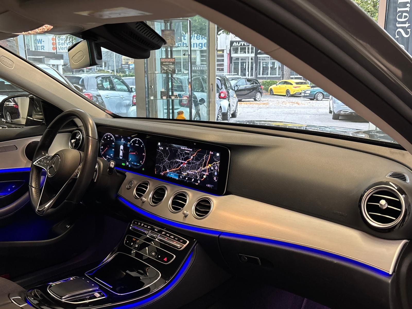 Fahrzeugabbildung Mercedes-Benz E 220d Avantgarde AHK+360°+TOTW+AMBIENTE+LED+DAB