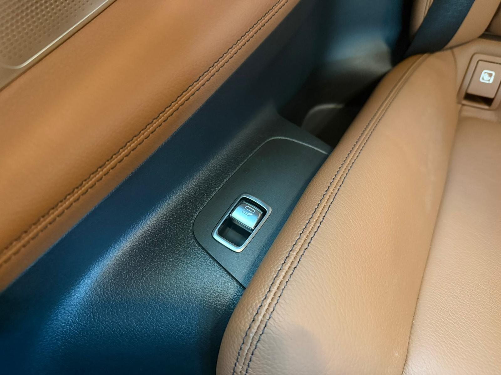 Fahrzeugabbildung Mercedes-Benz E 200 Cabrio AMG+DISTR+MEMORY+NIGHT+BURMES+360°