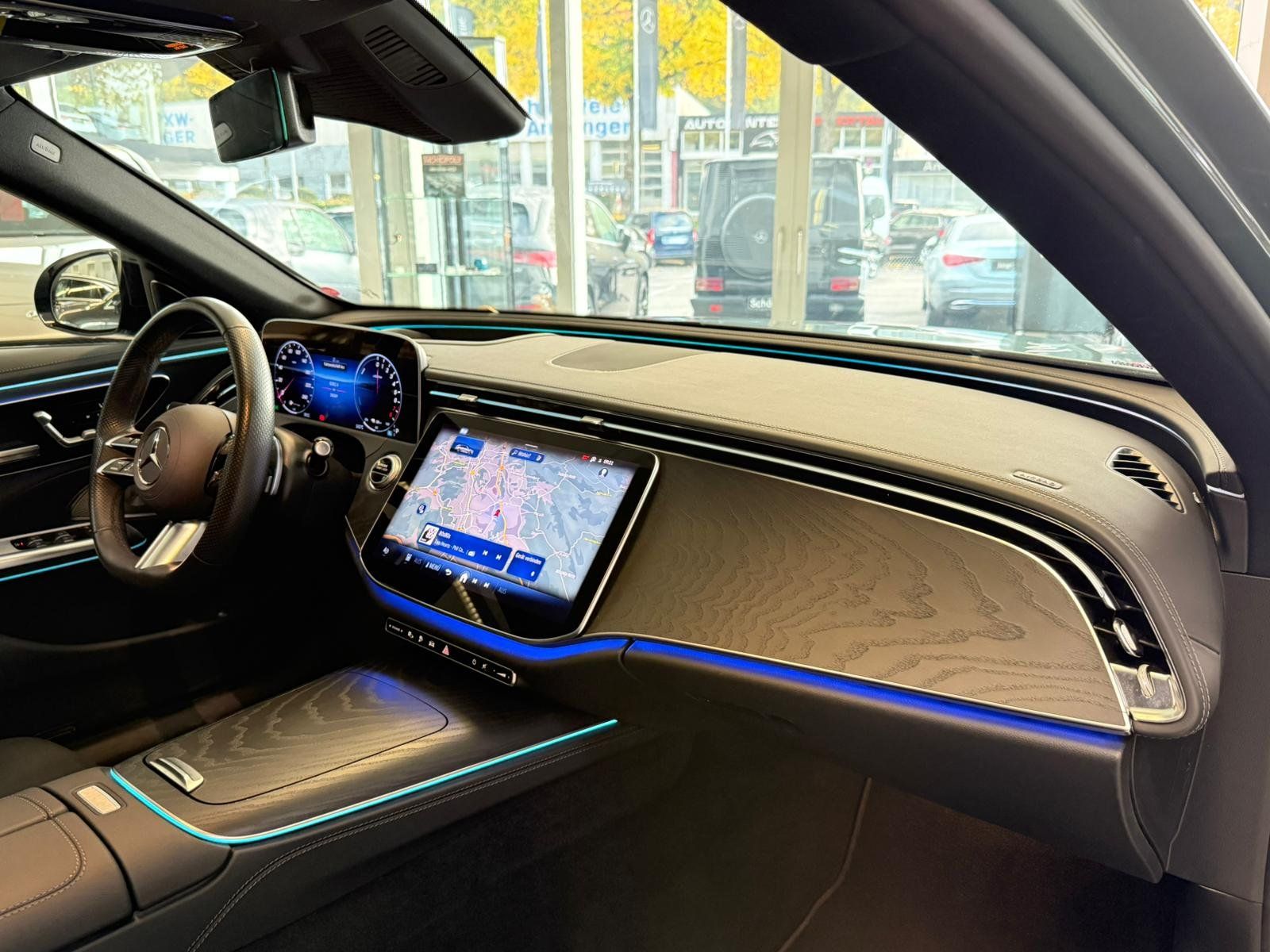Fahrzeugabbildung Mercedes-Benz E 300e T AMG+PANO+DISTR+HUD+AHK+BURM4D+DIGITAL