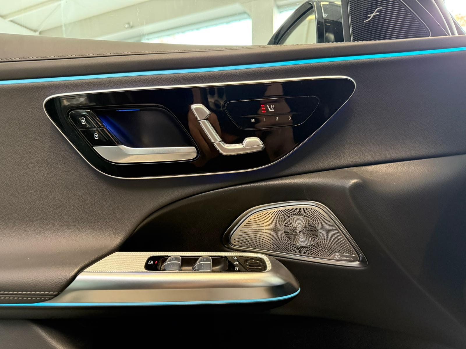 Fahrzeugabbildung Mercedes-Benz E 300e T AMG+PANO+DISTR+HUD+AHK+BURM4D+DIGITAL