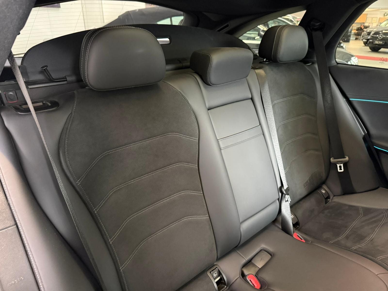 Fahrzeugabbildung Mercedes-Benz E 300e T AMG+PANO+DISTR+HUD+AHK+BURM4D+DIGITAL