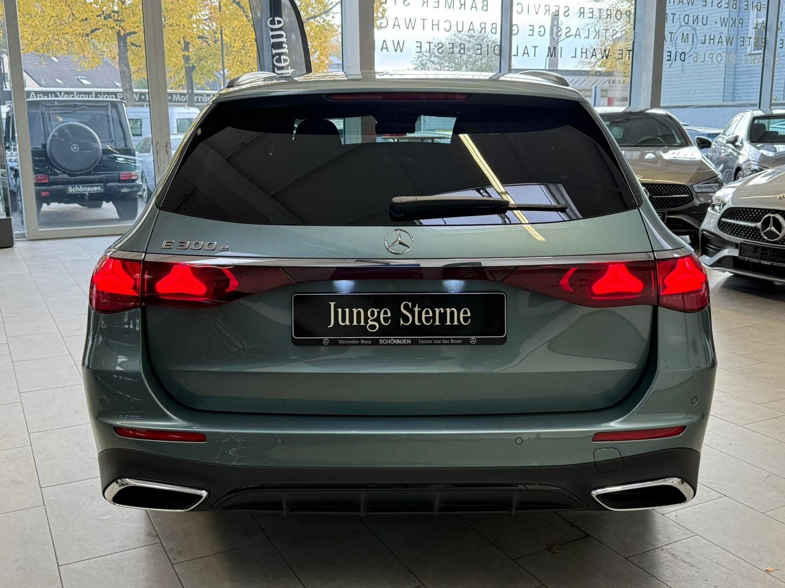 Fahrzeugabbildung Mercedes-Benz E 300e T AMG+PANO+DISTR+HUD+AHK+BURM4D+DIGITAL