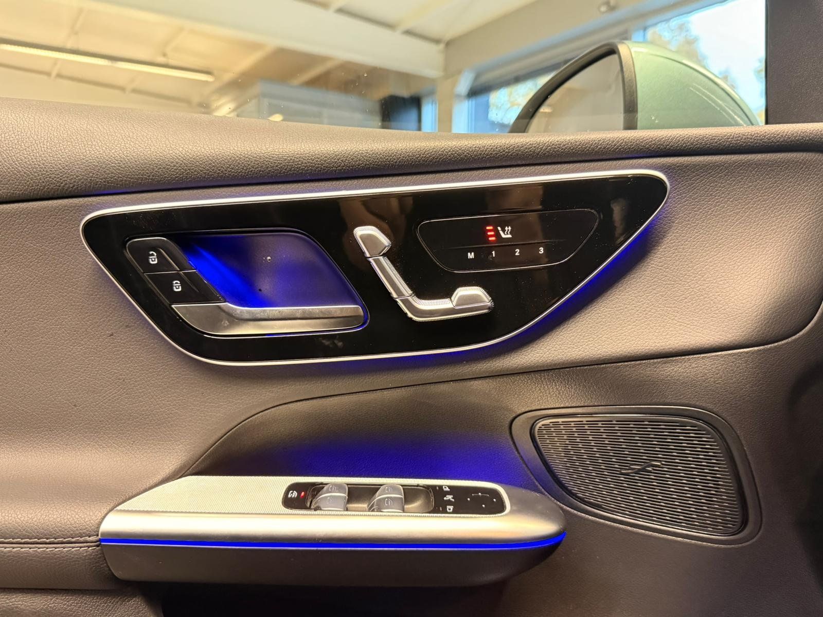 Fahrzeugabbildung Mercedes-Benz GLC 300 e 4M PANORAMA+AHK+MEMORY+CARPLAY+WINTER