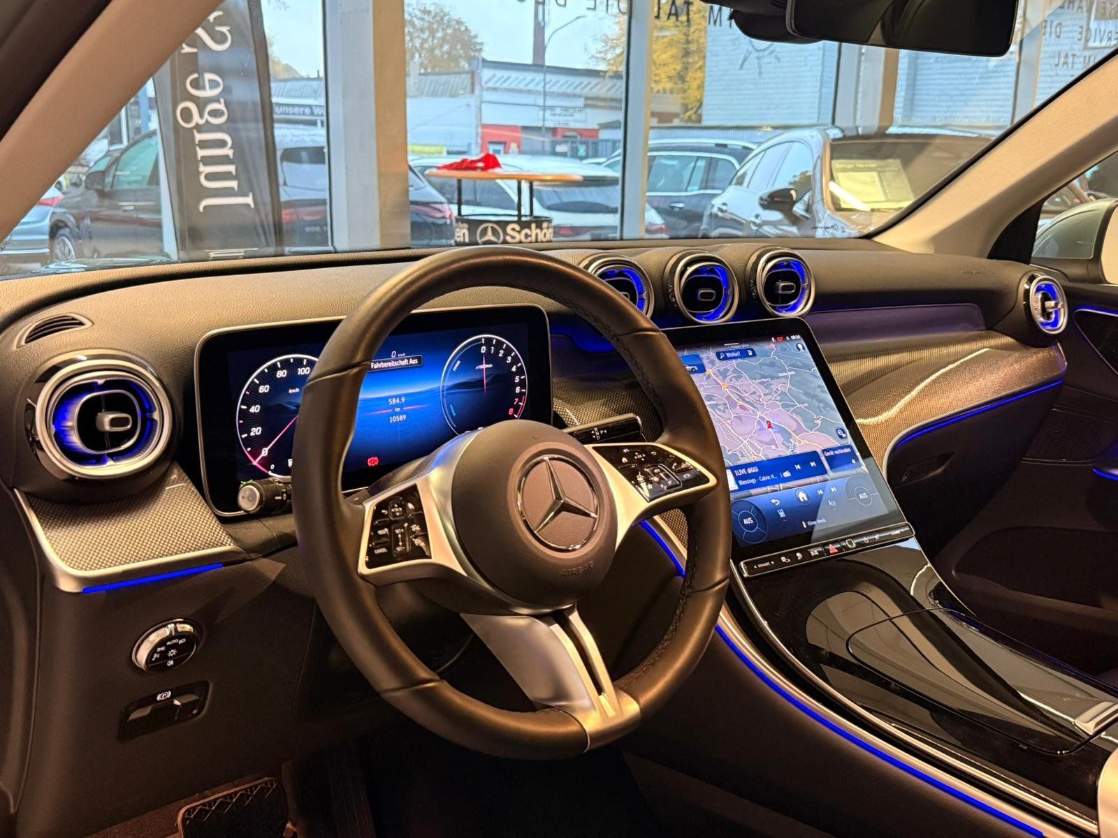 Fahrzeugabbildung Mercedes-Benz GLC 300 e 4M PANORAMA+AHK+MEMORY+CARPLAY+WINTER